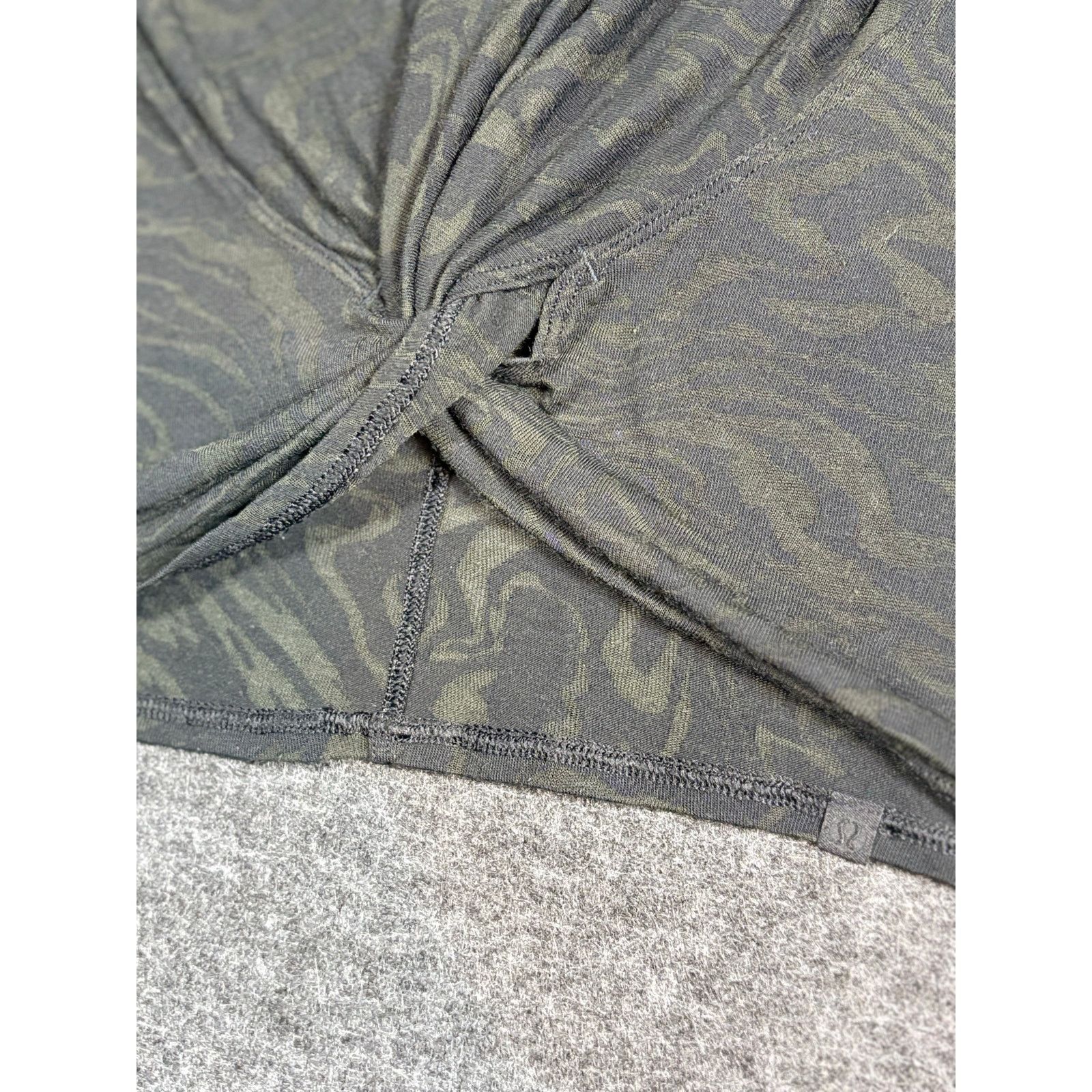 Lululemon Lululemon Sheer Twist Front Crop Top Size 4 Athleisure #0470 Size S / US 4 / IT 40 - 3 Thumbnail