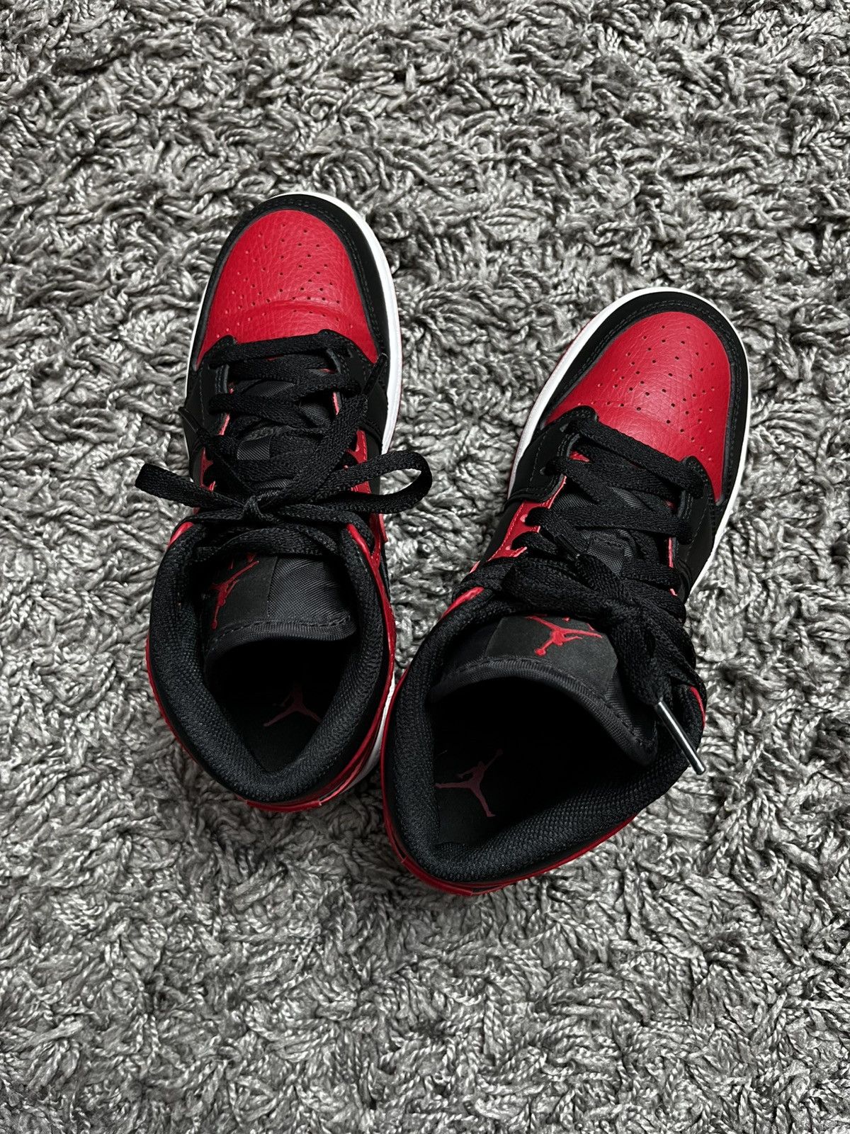 Nike Air Jordan 1 Mid GS "Bred" Classic Red/Black Sneakers Size US 6.5 / IT 36.5 - 7 Thumbnail