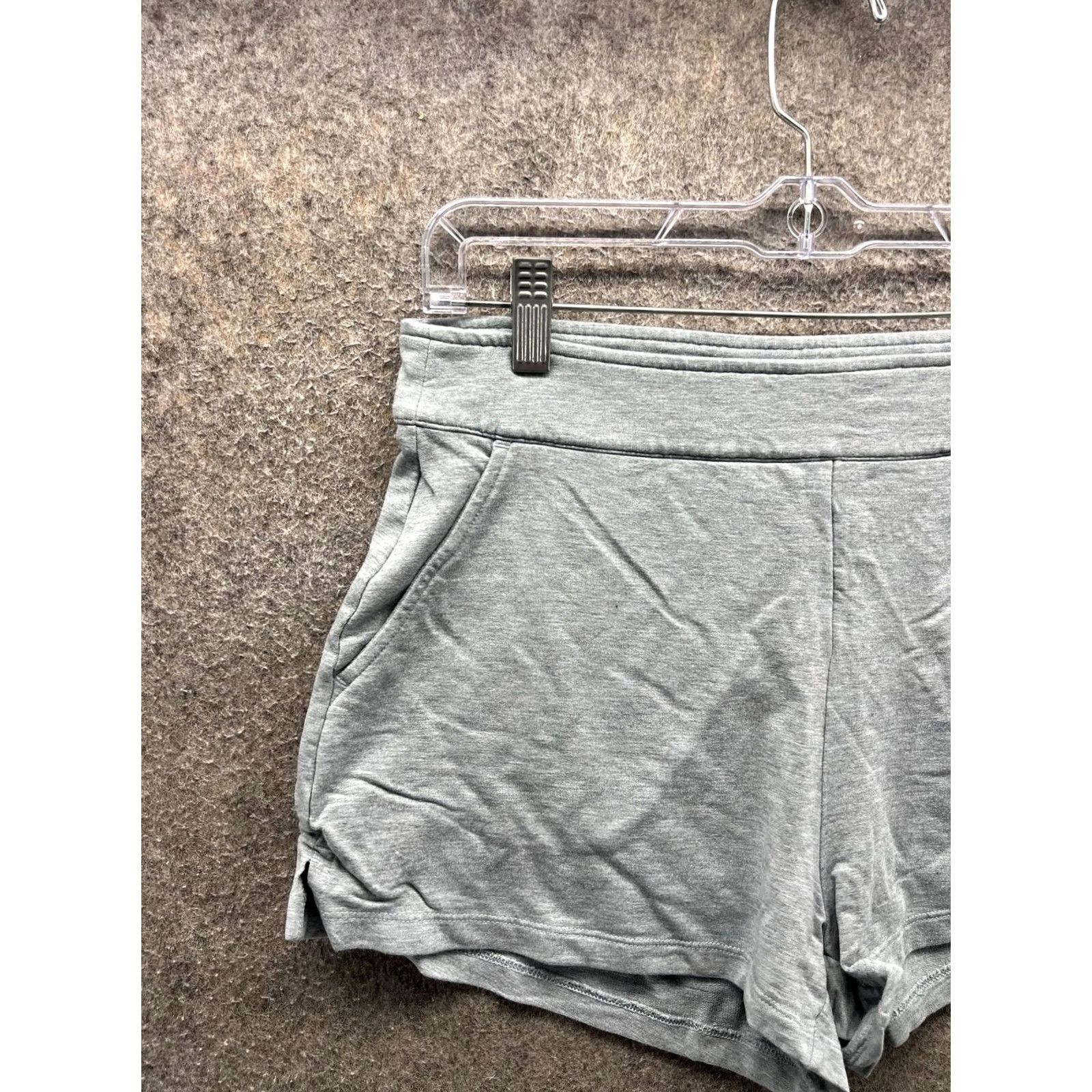 TravisMathew Travis Mathew Shorts Women Medium Gray Sweat Elastic Waist 4 Inseam Lounge Size 32" / US 10 / IT 46 - 6 Thumbnail