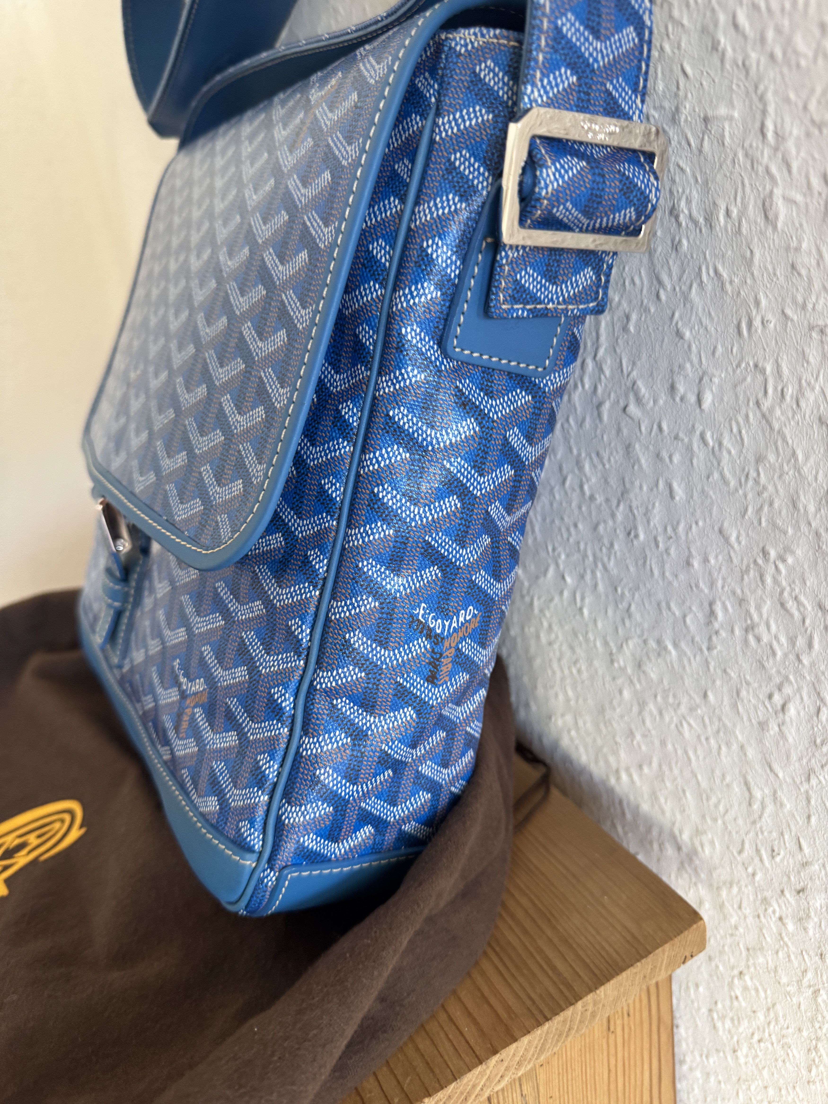 Grand Bleu MM Messenger Bag – Sky Blue