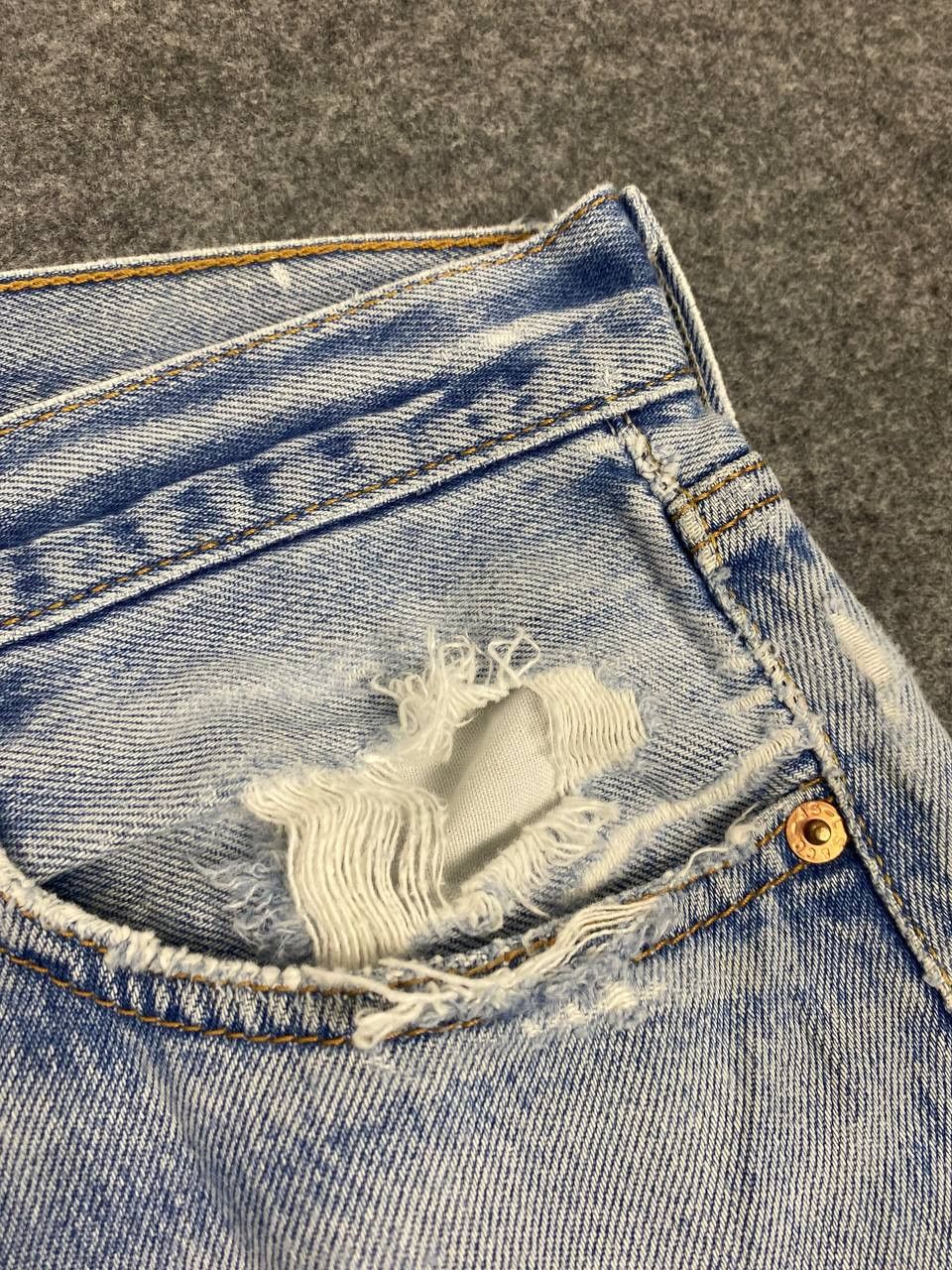 Levi's vintage levis 501 distressed denim nice design Size US 35 - 14 Thumbnail