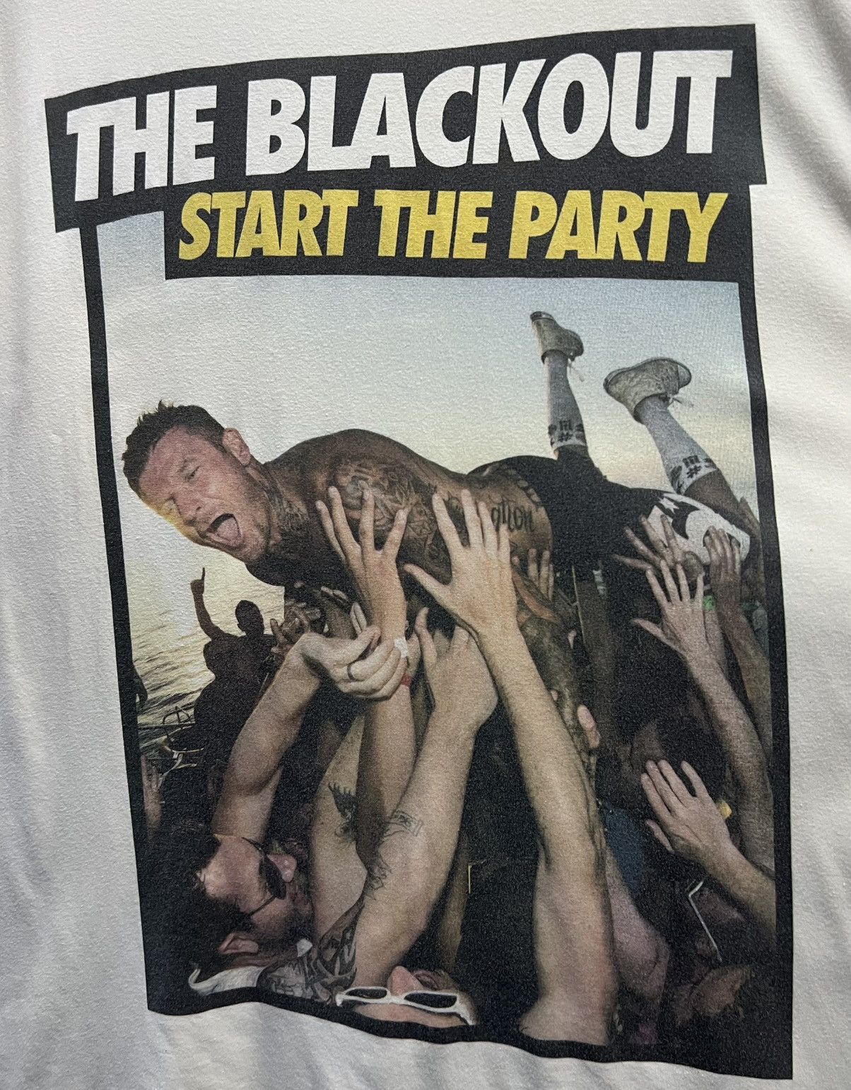Gildan × Vintage VINTAGE GILDAN THE BLACKOUT START THE PARTY SHIRT Size US XL / EU 56 / 4 - 3 Thumbnail