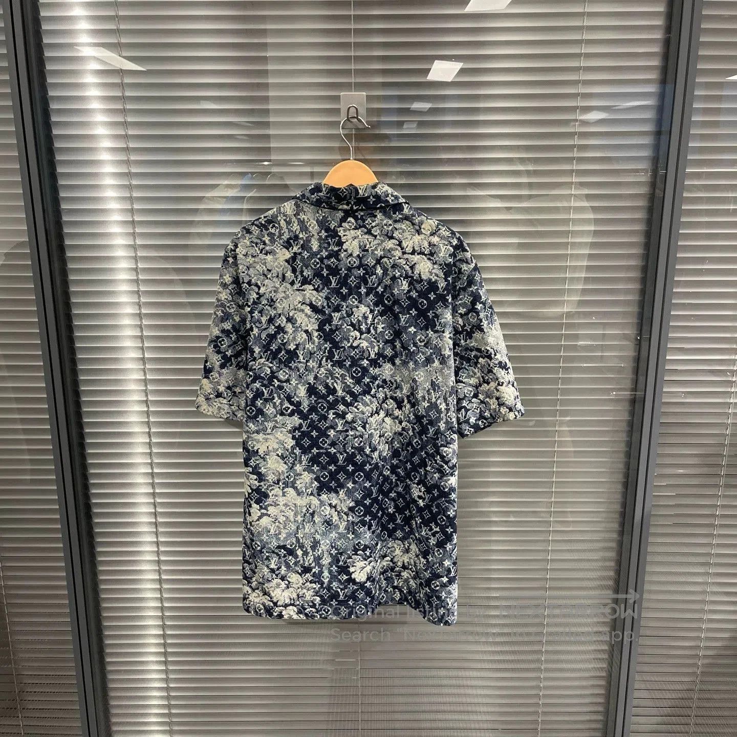 Louis Vuitton Blue Floral Pattern Short Sleeve Shirt. Size US L / EU 52-54 / 3 - 1 Thumbnail