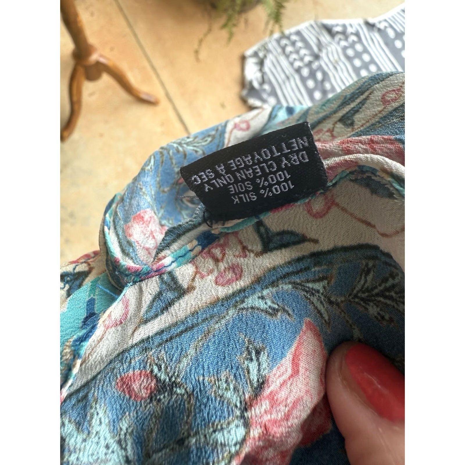 Vintage Tolani Collection Blouse Shirt Womens Small V-Neck Pullover Silk Floral Blue Bohemian Lightweight Size S / US 4 / IT 40 - 6 Thumbnail