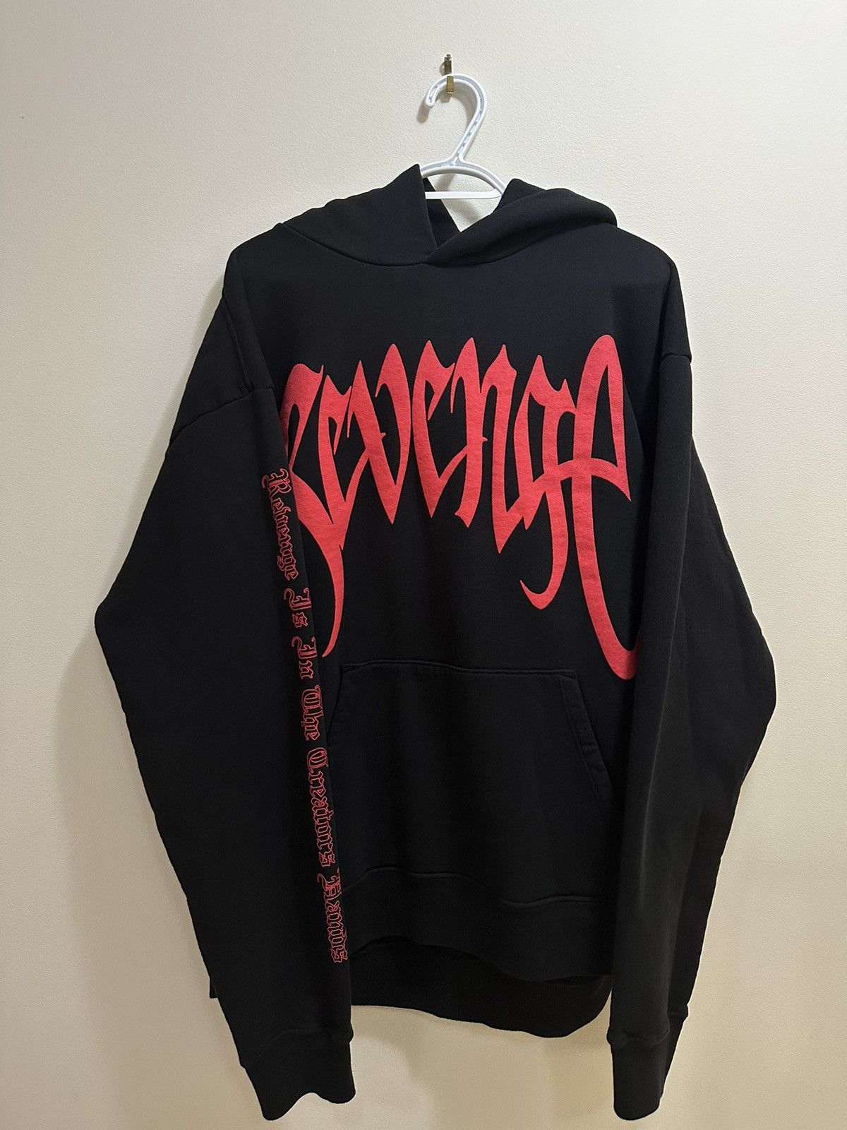 Designer × Hypebeast × Revenge Revenge ‘Bred’ Arch Logo Hoodie XL Size US XL / EU 56 / 4 - 2 Thumbnail
