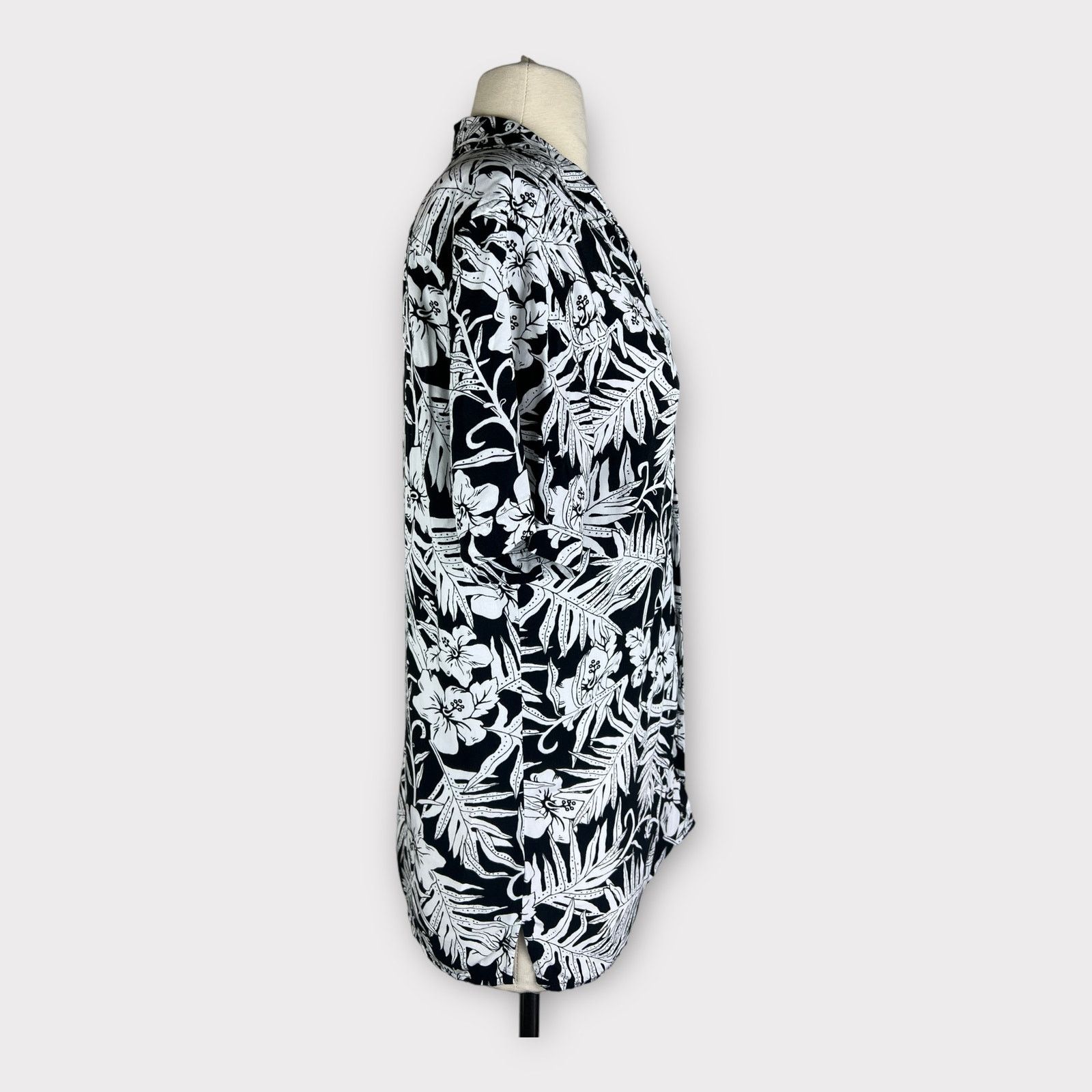 Target Basics Goodfellow & Co | Black White Hawaiian Floral Shirt Size US S / EU 44-46 / 1 - 3 Thumbnail