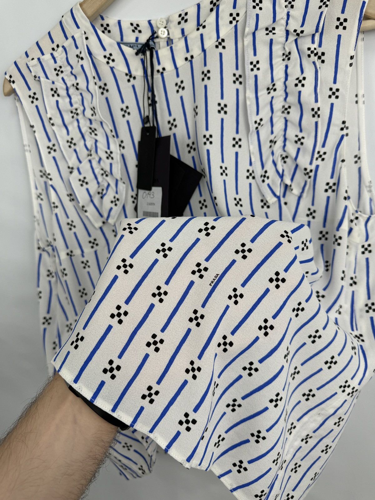 Prada ❗️NWT 🇮🇹 Prada Milano Ruffle Sleeveless Silk Blend Blouse Top Size L / US 10 / IT 46 - 11 Thumbnail