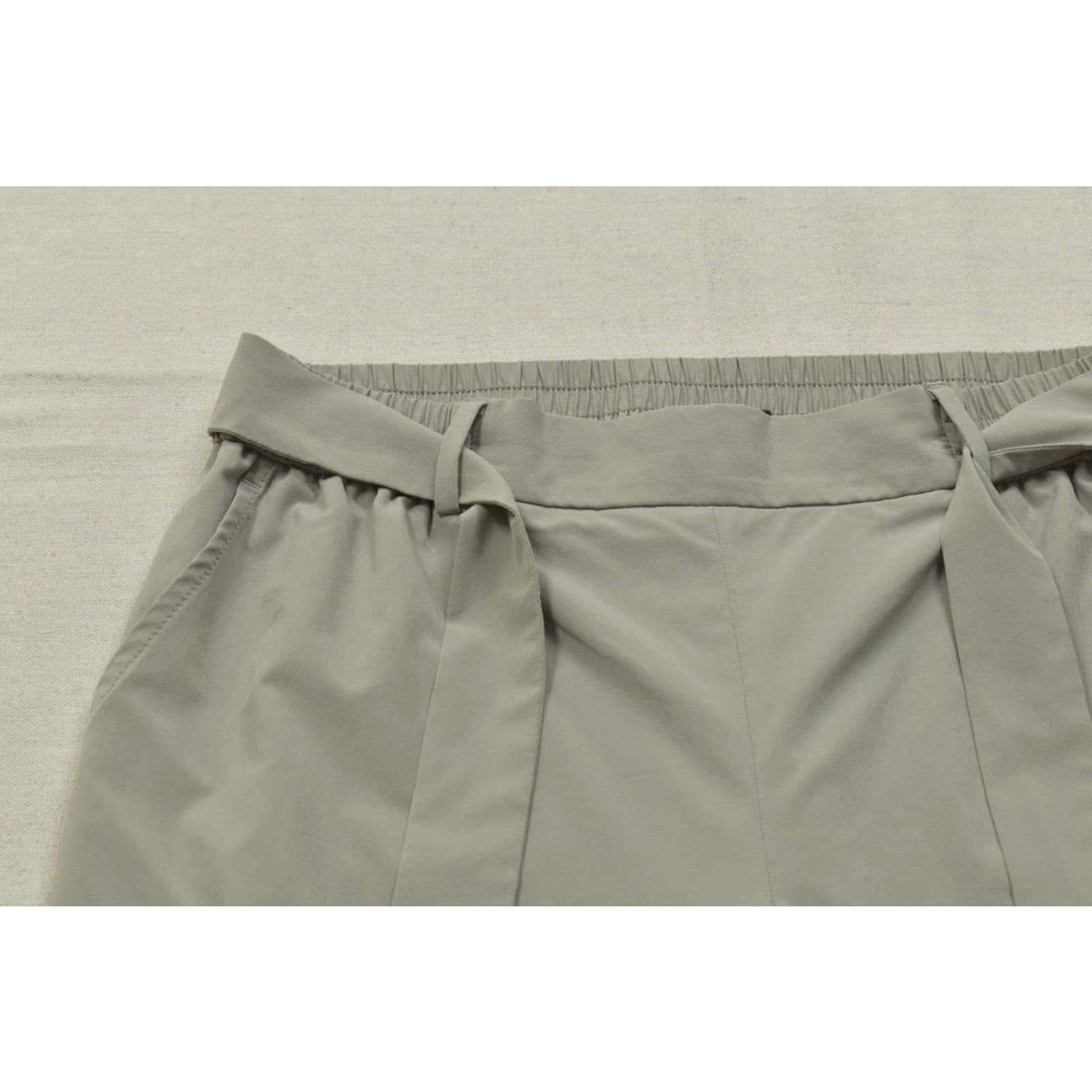 Banana Republic Banana Republic Women's Gray Belted Tapered Elastic Waist Pants M Polyester Dress Pants Size 32" / US 10 / IT 46 - 5 Thumbnail
