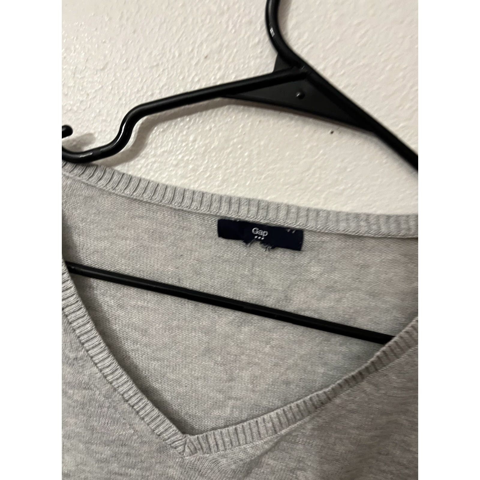 Gap VINTAGE Gap Gray Sweater Women Solid V Neck Long Sleeve Size Large Adult Women Size L / US 10 / IT 46 - 3 Thumbnail