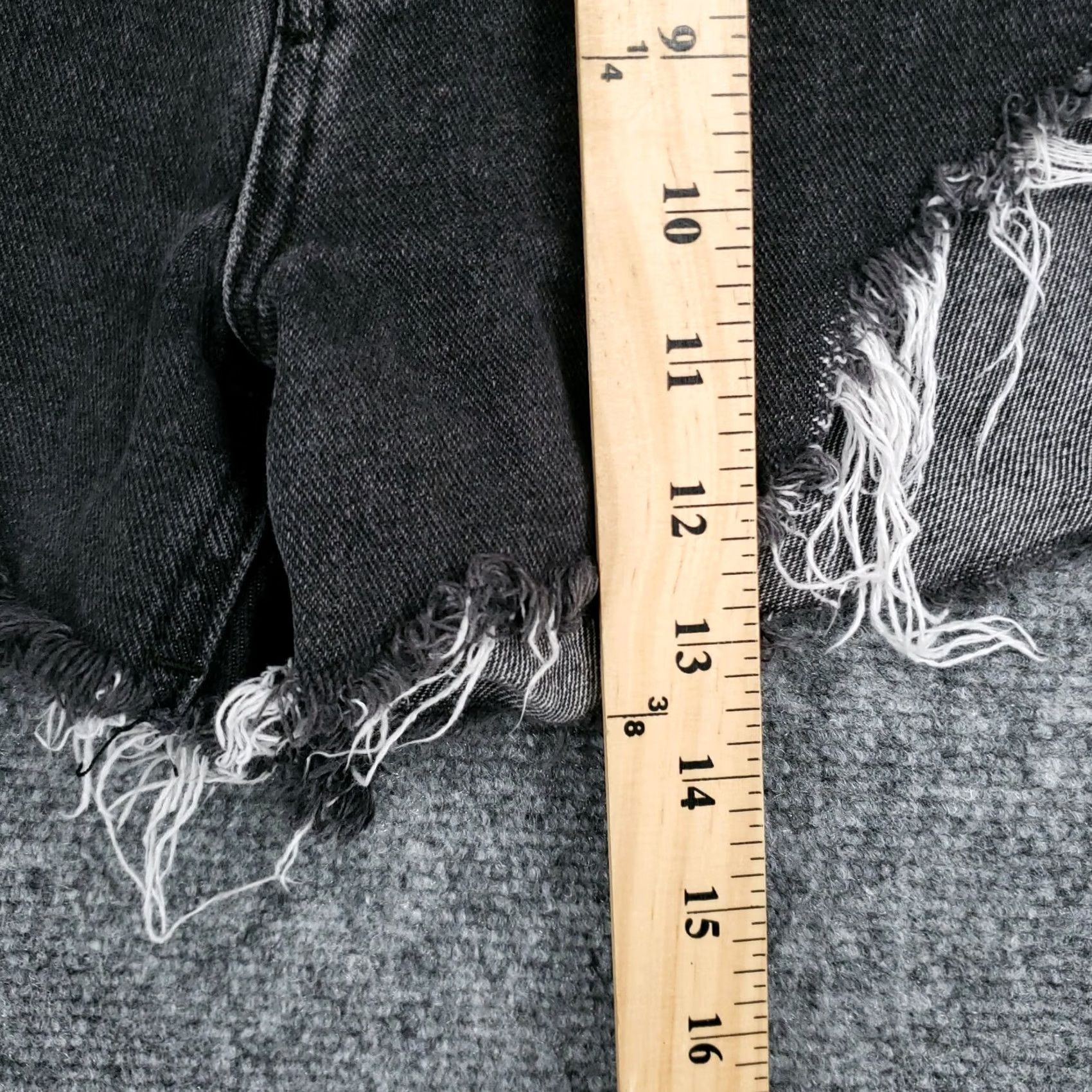 Pacsun PacSun Women 26 Black Ultra High Rise Mom Shorts Button Fly Ripped Vintage Size 26" / US 2 / IT 38 - 3 Thumbnail