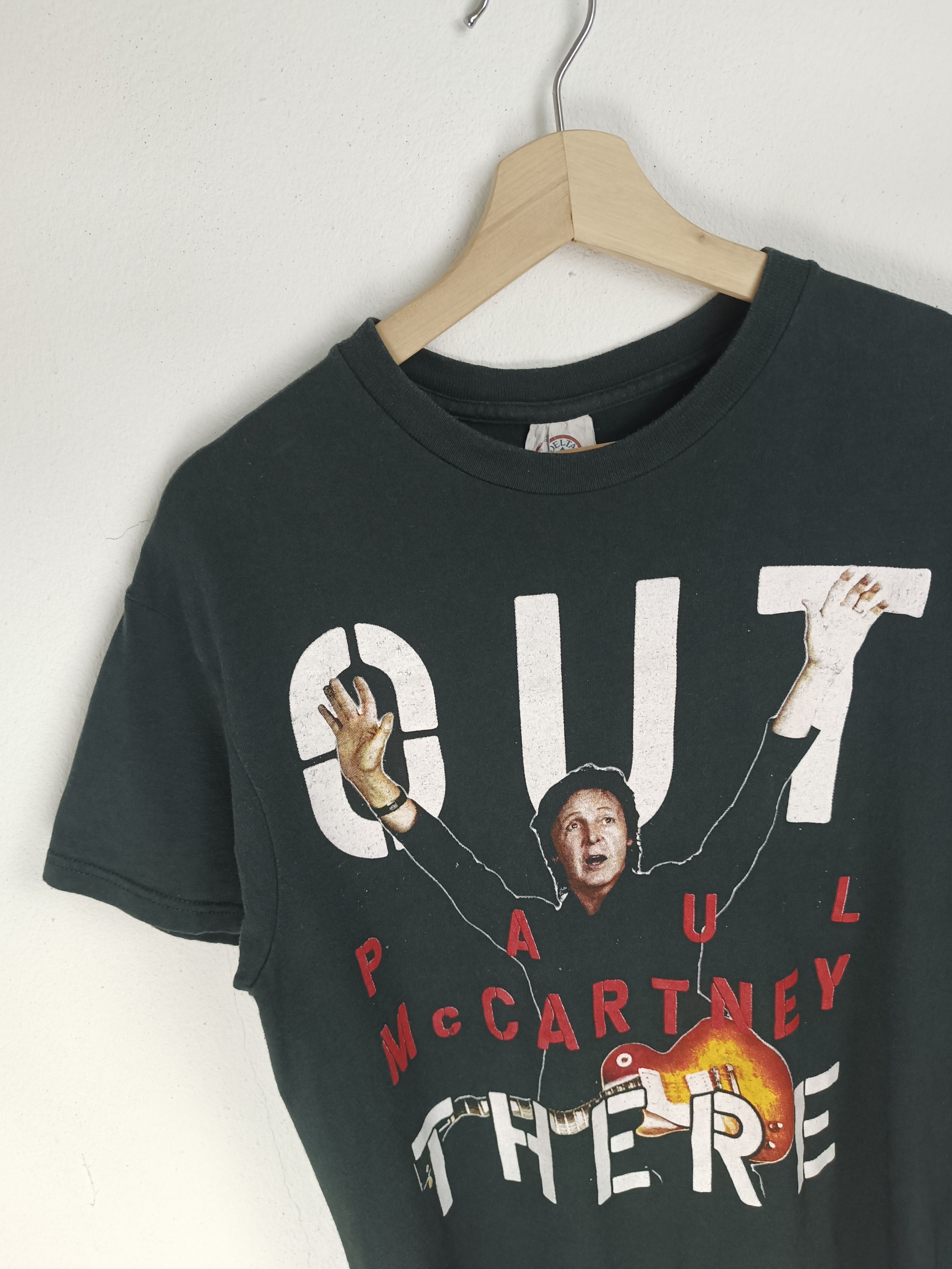 Band Tees VINTAGE '13 PAUL MCCARTNEY OUT THERE TOUR TEE beatles floyd Size US M / EU 48-50 / 2 - 6 Thumbnail