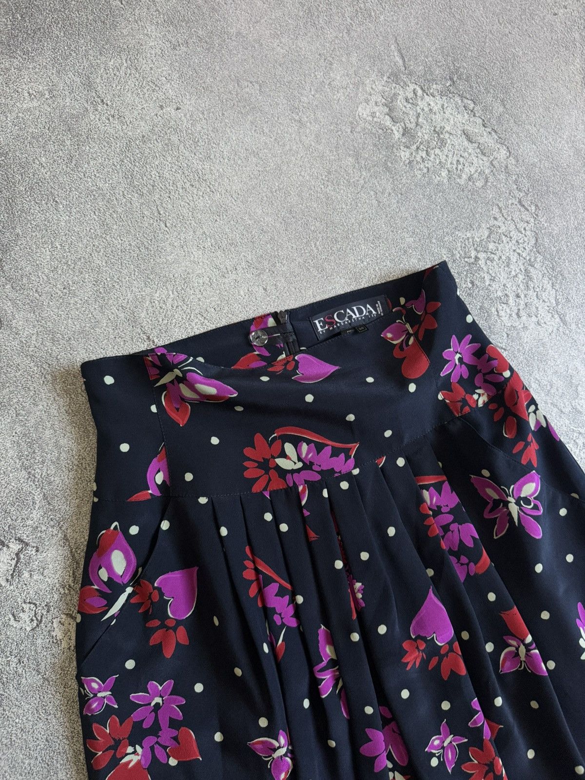 Escada Escada by Margaretha Ley 38size all printed flowers 🌺 skirt Size 26" / US 2 / IT 38 - 2 Thumbnail