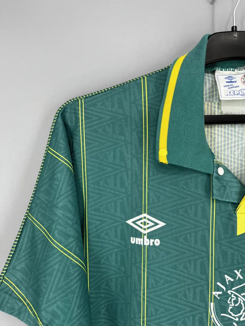 Umbro Original Ajax 1991/92/1993 Umbro Away Football Shirt Jersey Size US L / EU 52-54 / 3 - 7 Thumbnail