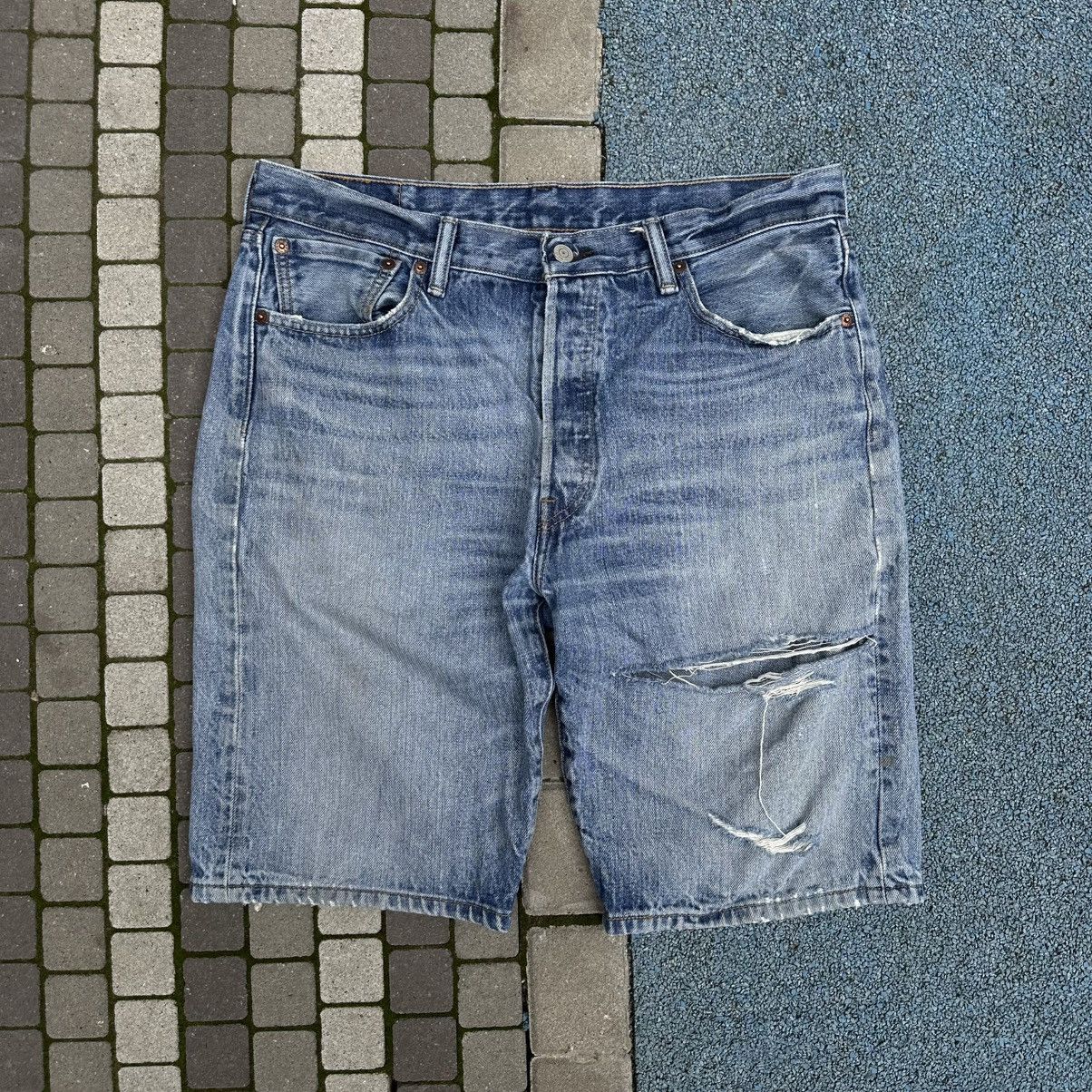 Levi's × Vintage Vintage Levi’s Shorts Size 34 Style USA 00s USA Size US 34 / EU 50 - 1 Thumbnail