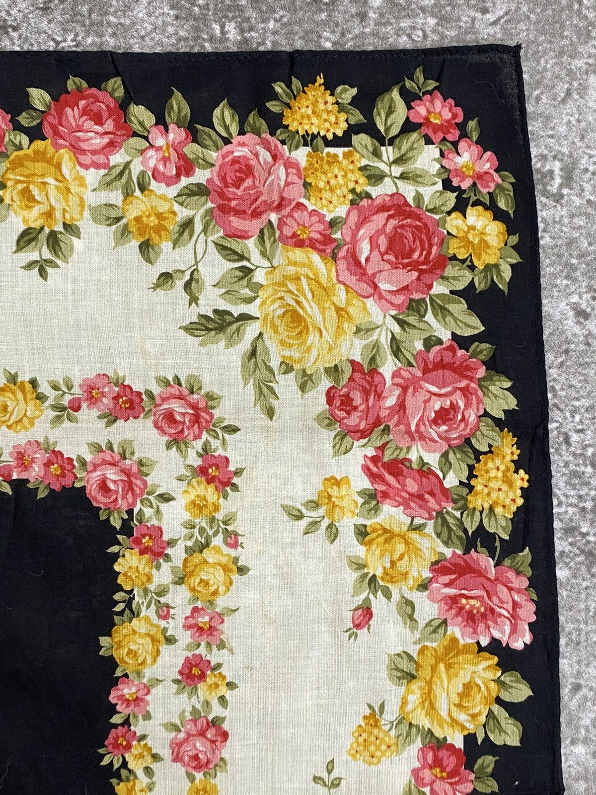 Yves Saint Laurent Yves Saint Laurent Handkerchief / Bandana / Neckerchief Size ONE SIZE - 6 Thumbnail