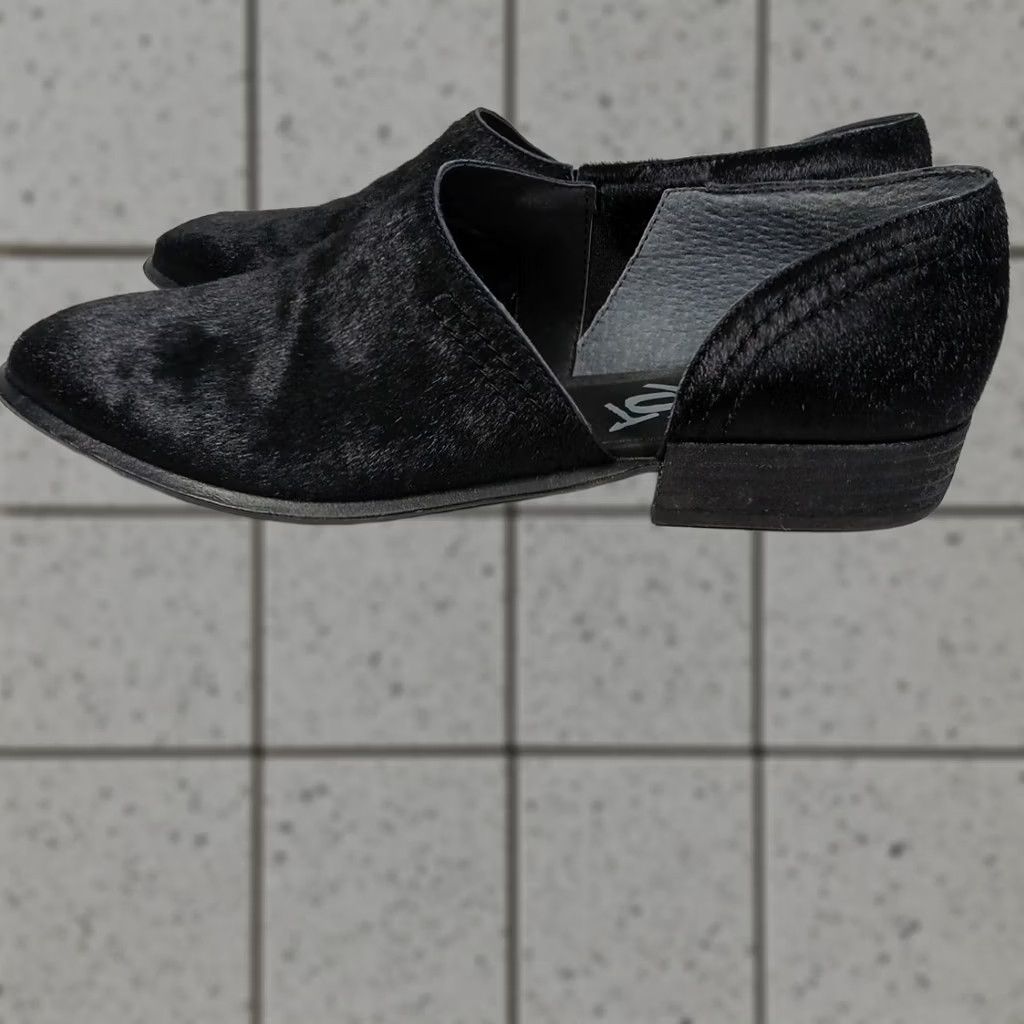 Vintage OTBT Coyote Women's Black Calf Hair Slip-On Flats 8M - Flat Shoes, Slip-On, Casual, Black, 8M, OTBT, Women, Flats Size US 8 / IT 38 - 1 Thumbnail