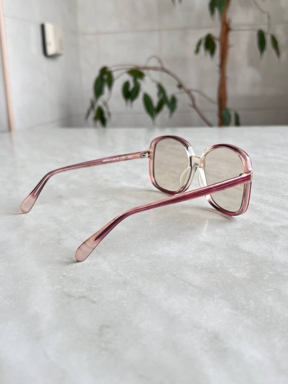 Vintage 80s Vintage Retro Sunglasses Yellow Lenses Dark Red Frame Size ONE SIZE - 3 Thumbnail