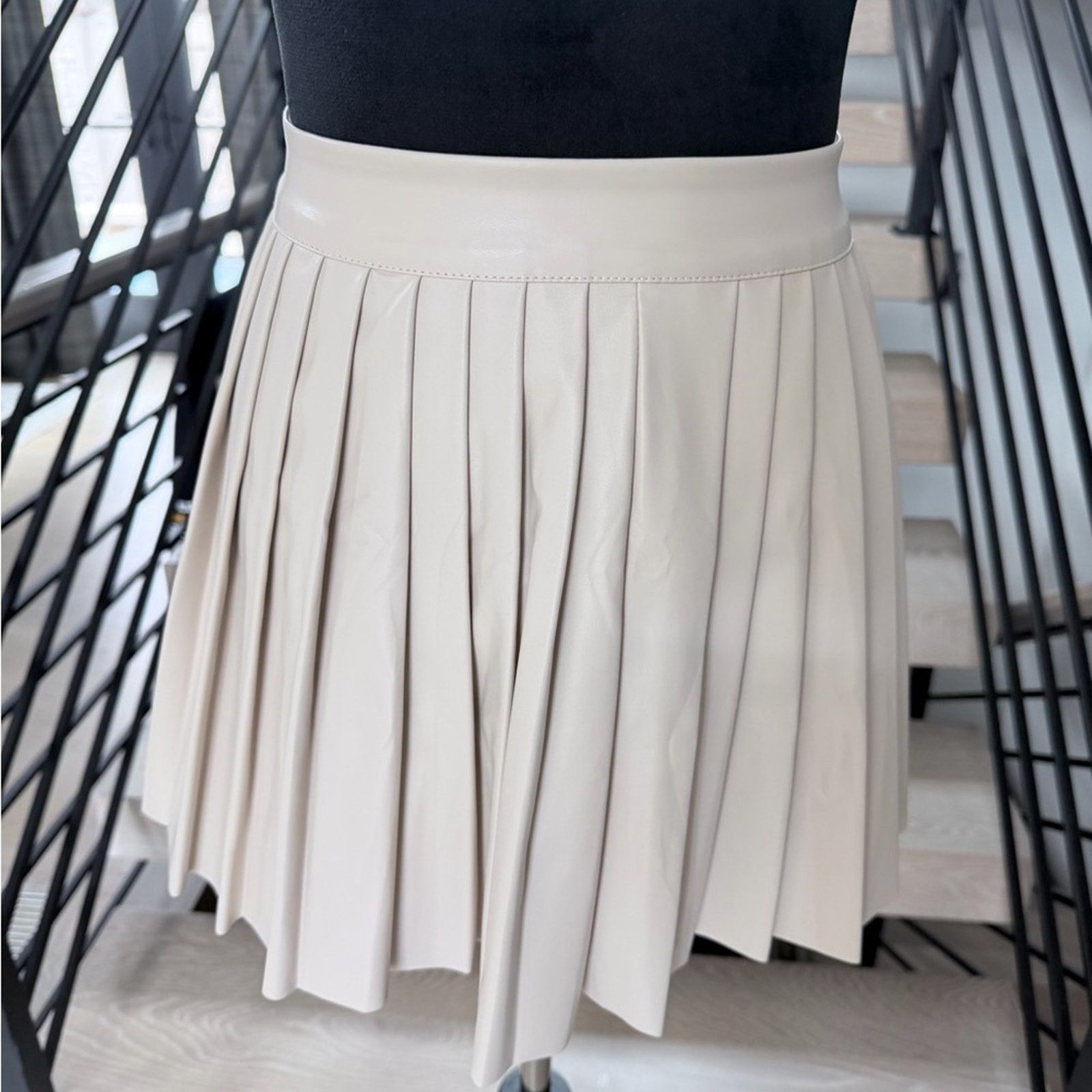 Other New Y2K Elegant Cream Pleated Skirt size S Size 27" / US 4 / IT 40 - 1 Thumbnail