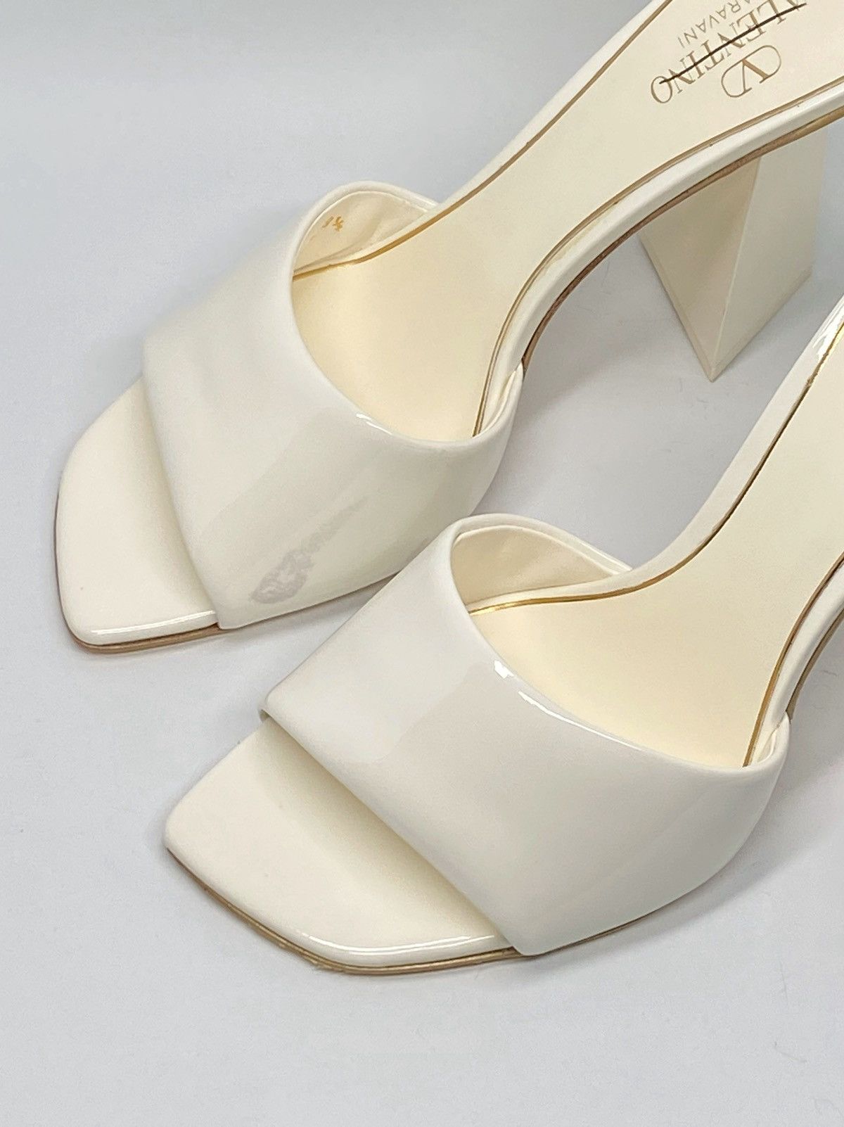 Valentino Valentino Garavani One Stud patent Leather Sandals size 38.5 Size US 8.5 / IT 38.5 - 7 Thumbnail