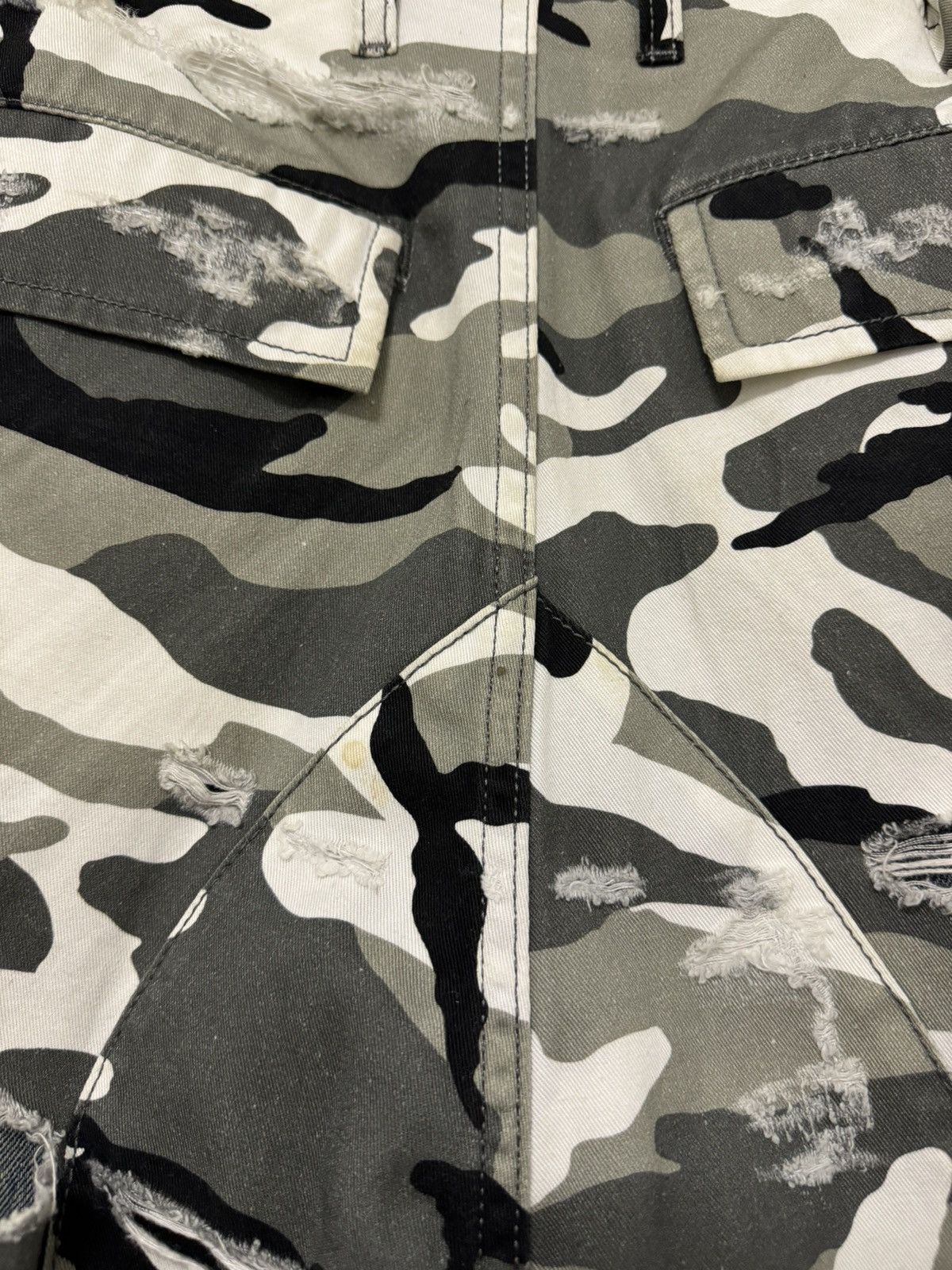Balenciaga Trompe L’oeil Camo Shorts Size US 32 / EU 48 - 3 Thumbnail
