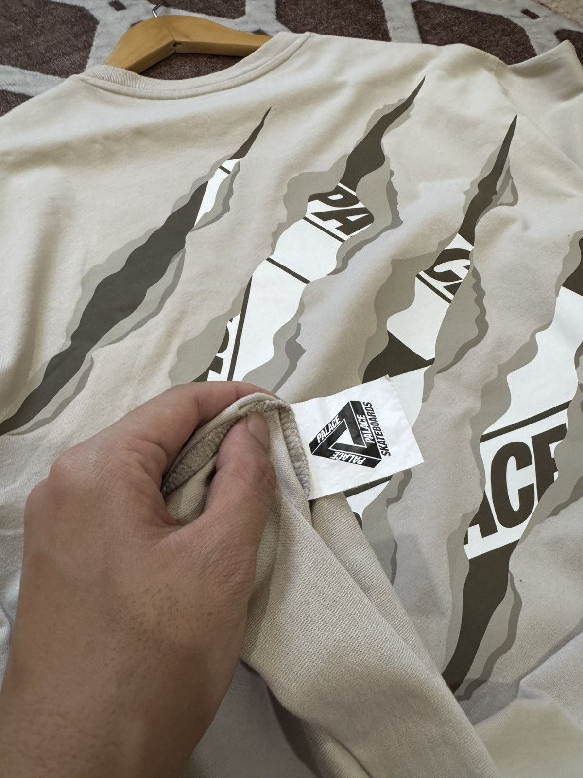 Palace PALACE TEE RIPPED TRI SHIRT 🤎 | NEGOTIABLE Size US M / EU 48-50 / 2 - 5 Thumbnail