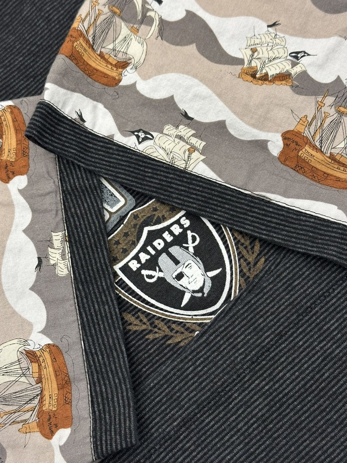 Trench USA Vintage 90's Los Angeles Raiders Stripe Tshirt Size XL USA Size US XL / EU 56 / 4 - 7 Thumbnail