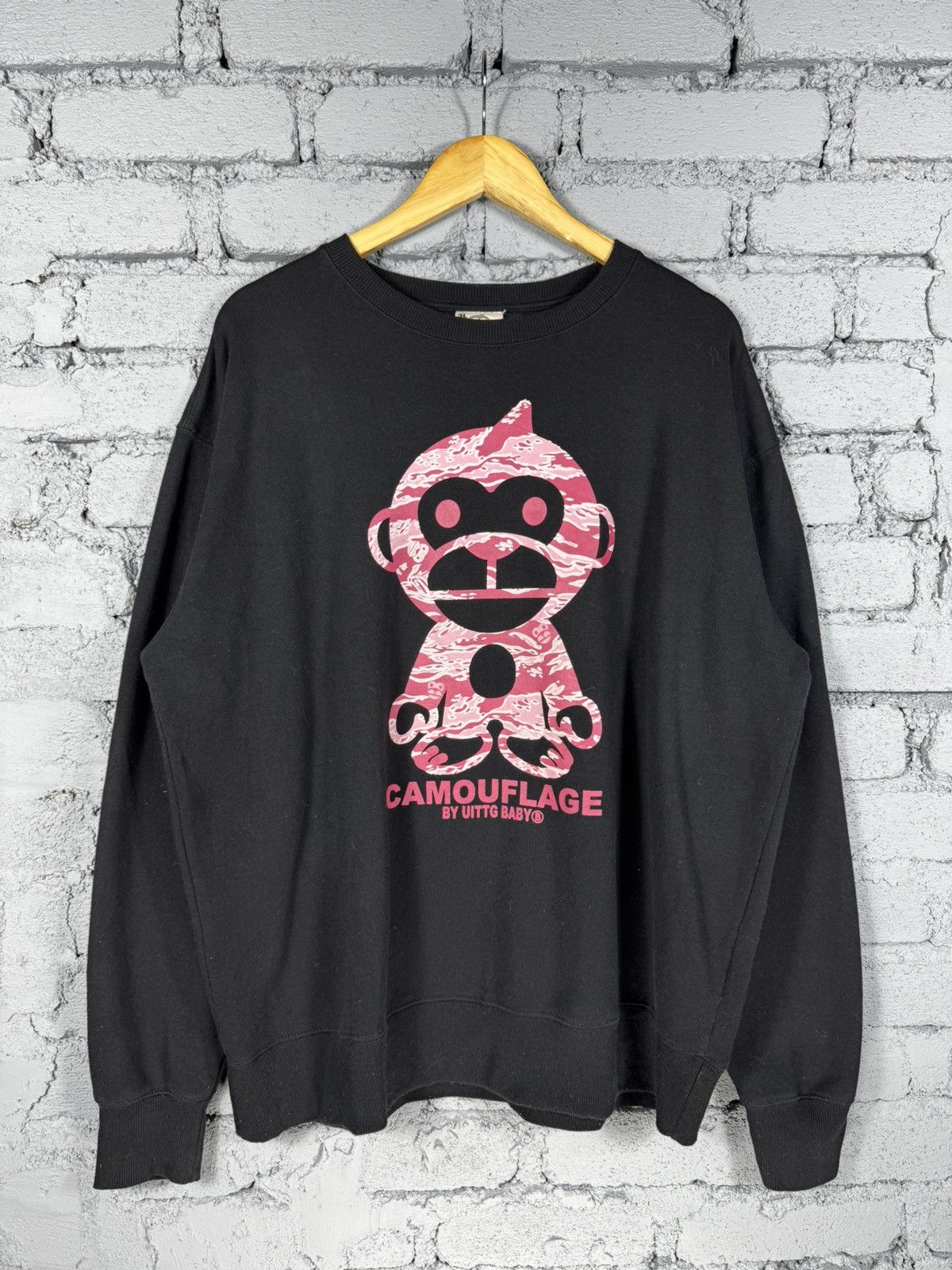 Japanese Brand Vintage UITTG baby Camouflage Big Logo Sweatshirt Size US XXL / EU 58 / 5 - 1 Thumbnail