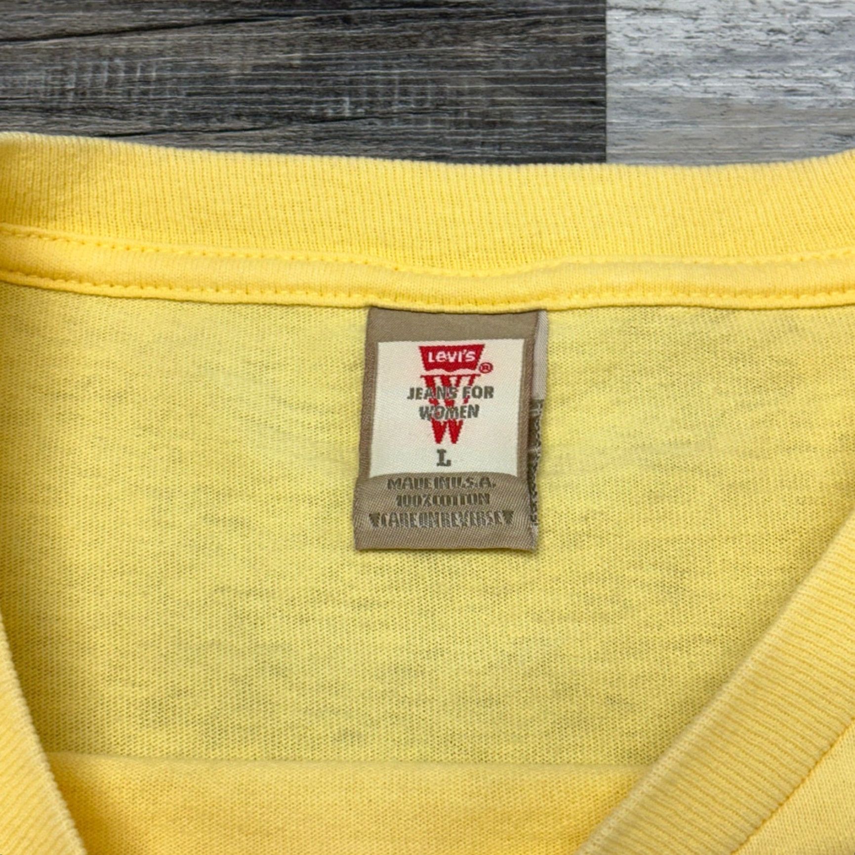Levi's VINTAGE Levi's T-Shirt Women Yellow Large Center Flower Graphic USA Shirt Mens? Size L / US 10 / IT 46 - 4 Thumbnail