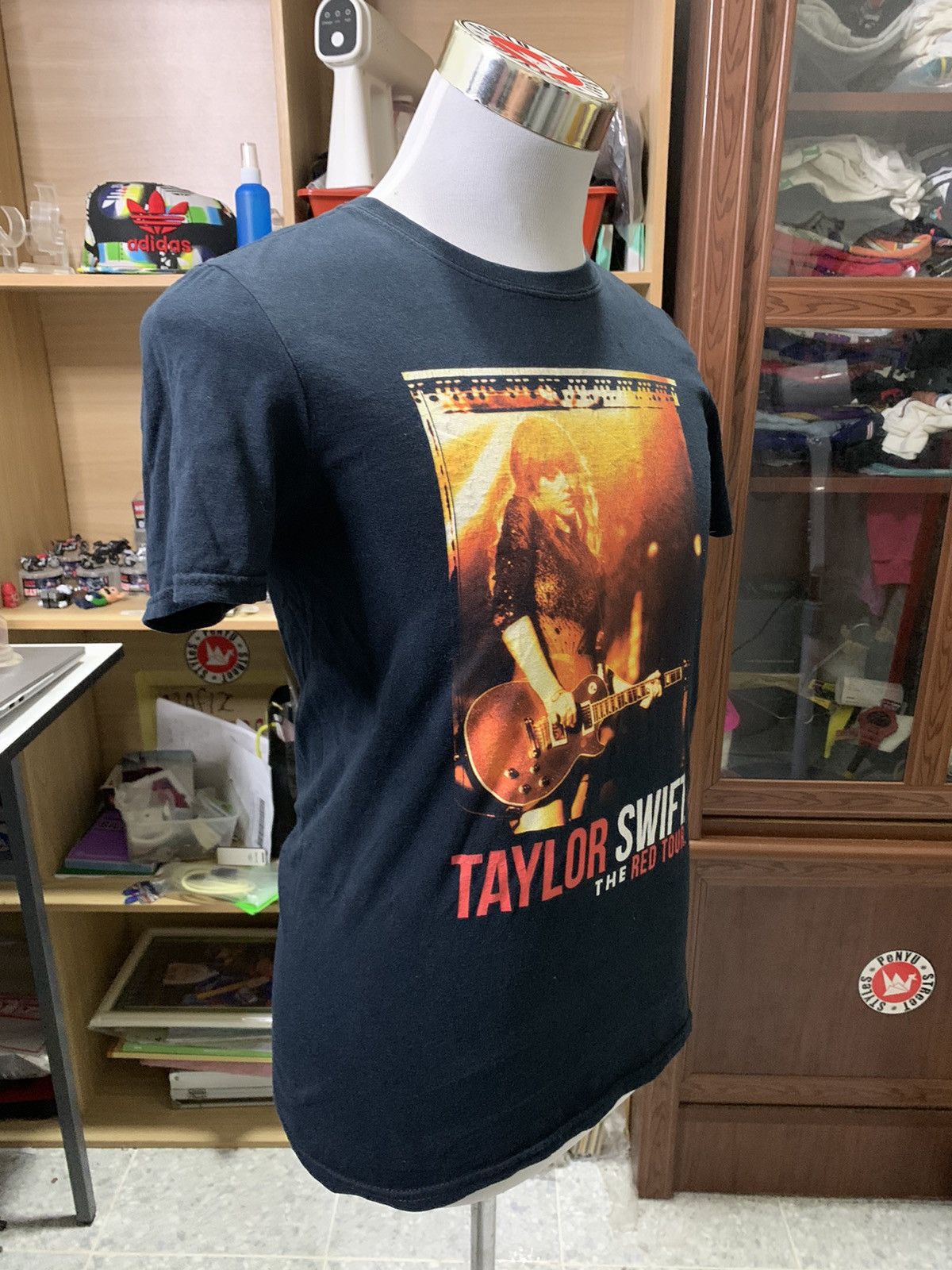 Band Tees × Vintage Taylor Swift The Red Tour Merch country pop music Size US S / EU 44-46 / 1 - 5 Thumbnail