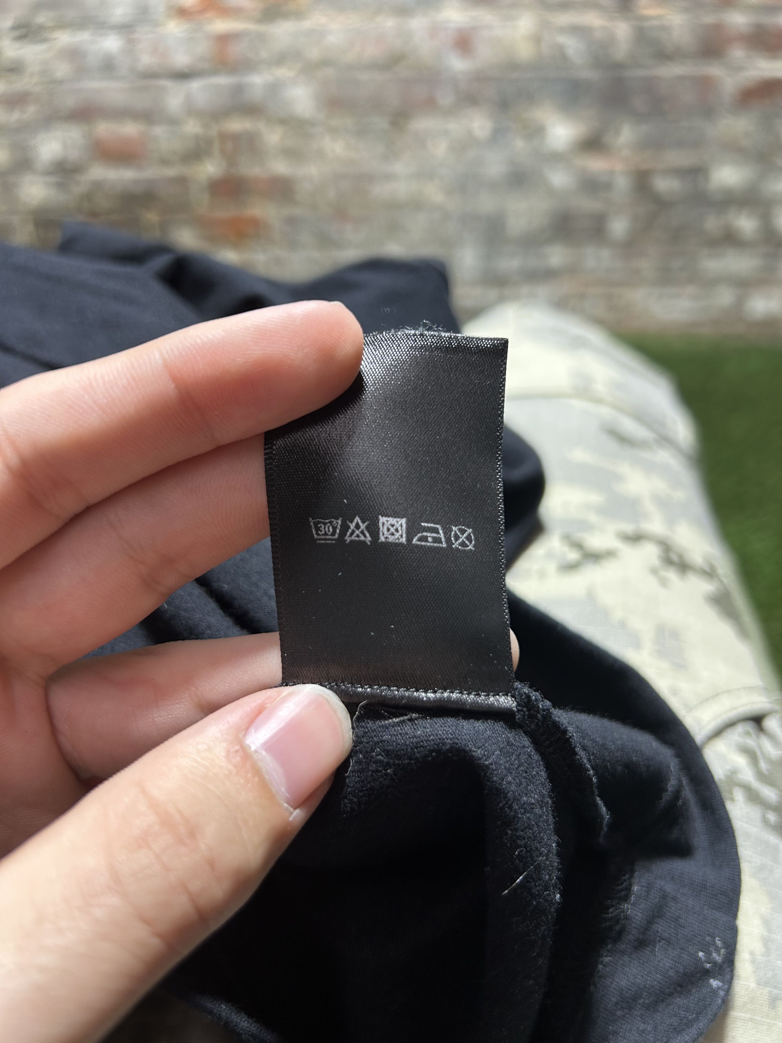 Vetements Vetements Translation Logo Tee Size US XS / EU 42 / 0 - 7 Thumbnail