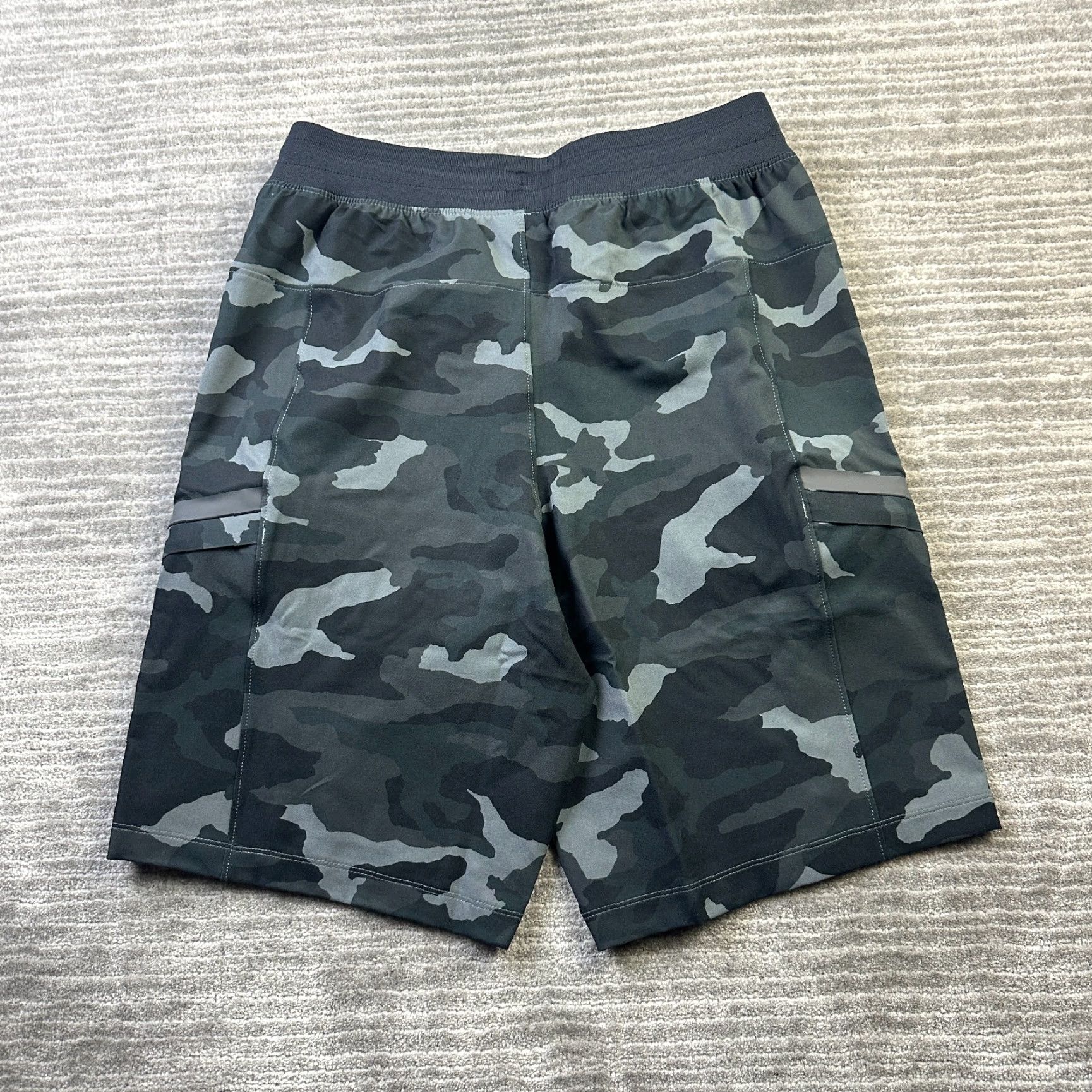 Under Armour Under Armour Shorts Mens Medium Gray Camouflage Gym Training Elite Cargo Size US 28 / EU 44 - 2 Thumbnail