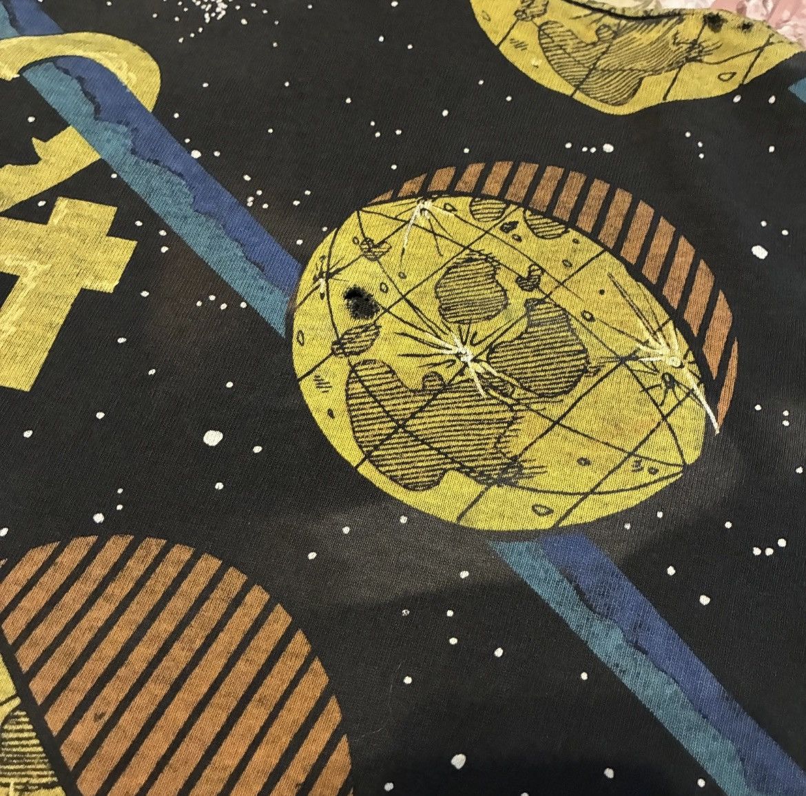 Fruit Of The Loom Vintage 90s RARE Thrashed Astrology Sun Moon AOP Tshirt Size US XL / EU 56 / 4 - 6 Thumbnail
