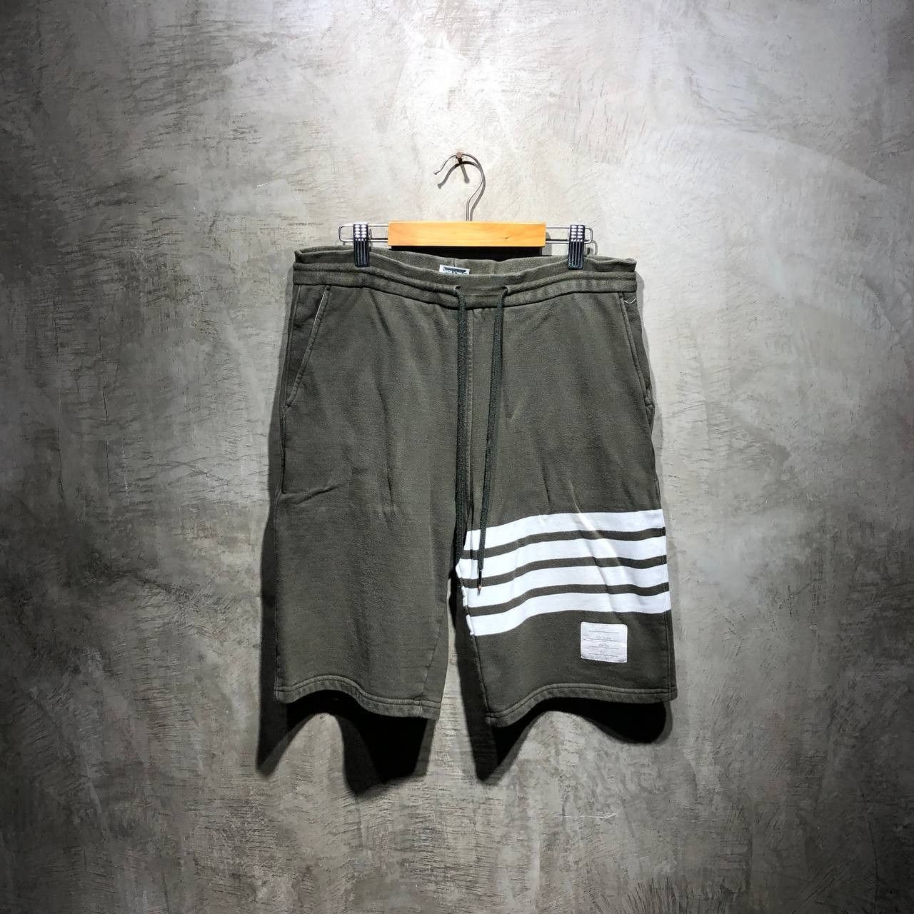 Thom Browne Thom Browne Classic Loopback 4 bar sweatshorts Size US 33 - 1 Thumbnail