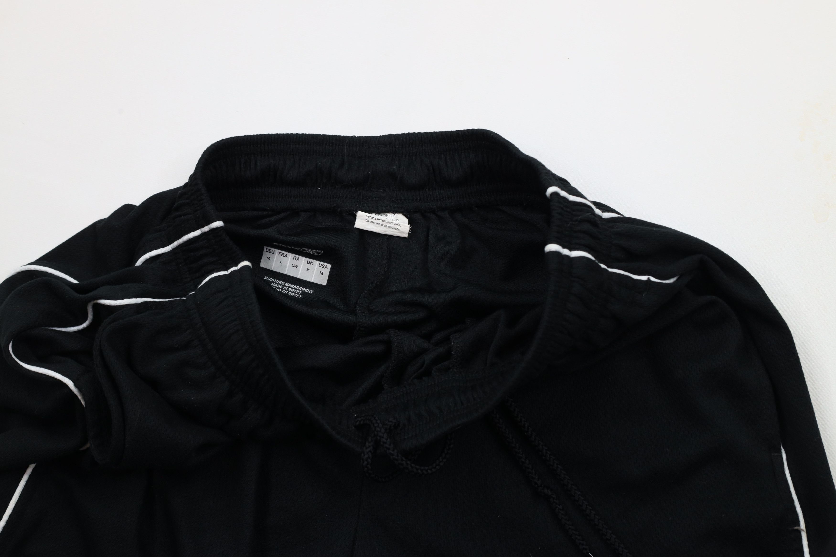 Reebok × Vintage Vintage 90s Reebok Logo Above Knee Heavyweight Shorts Black Size US 32 / EU 48 - 7 Thumbnail
