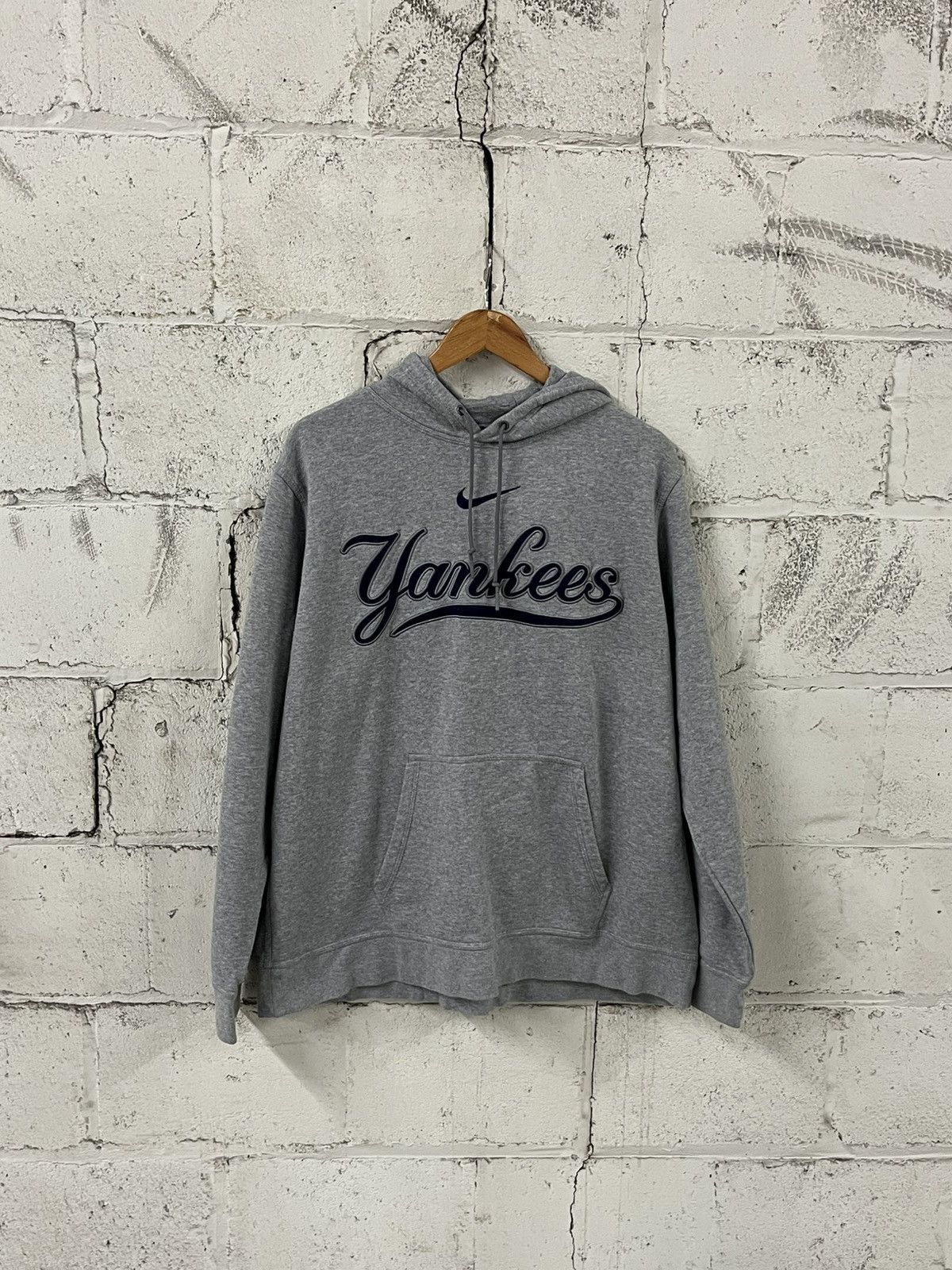 Nike NY Yankees y2k Nike center swoosh hoodie rare streetwear Size US XXL / EU 58 / 5 - 2 Thumbnail