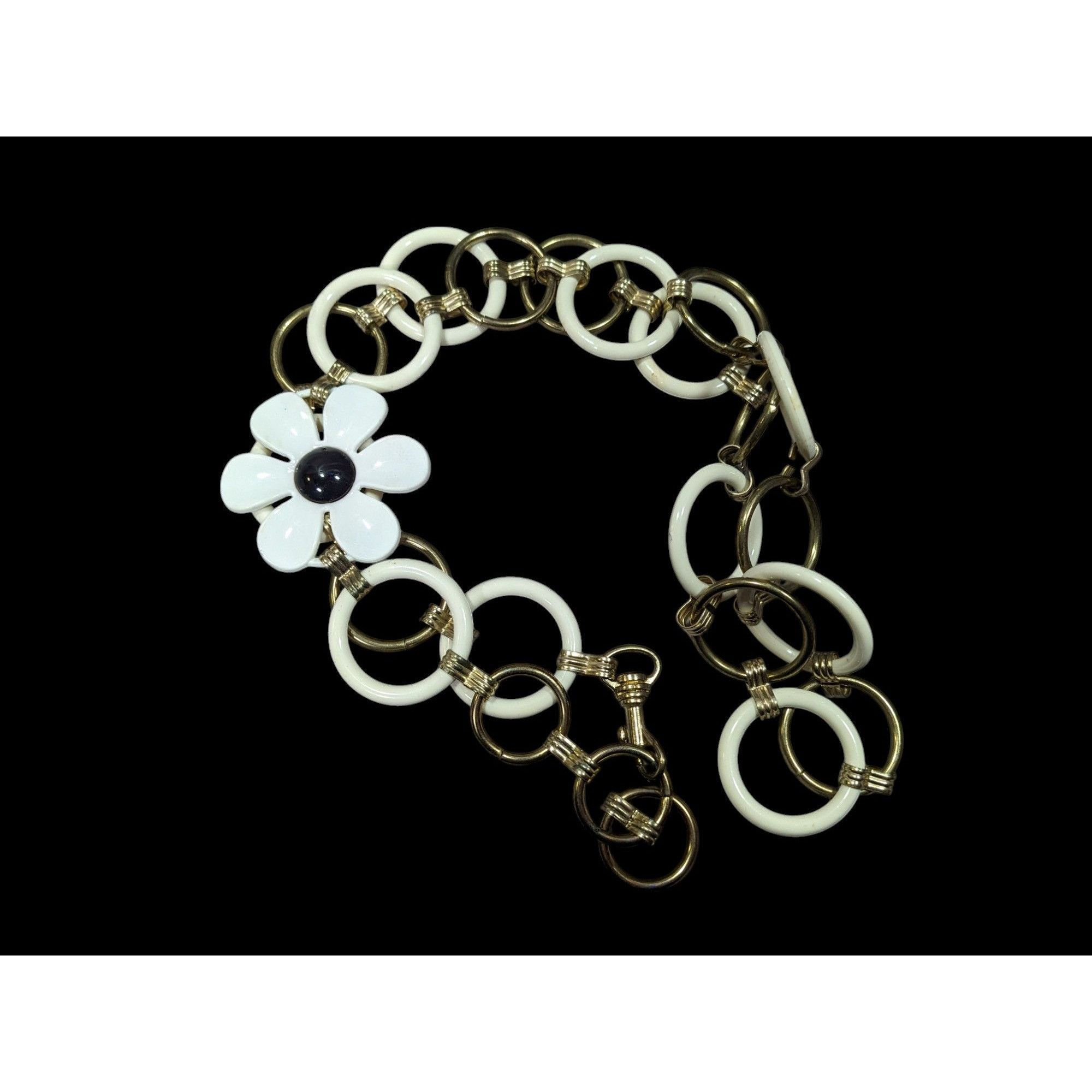 Other Retro Hippie Floral Chunky White And Gold Tone Ring Necklace Size ONE SIZE - 2 Thumbnail