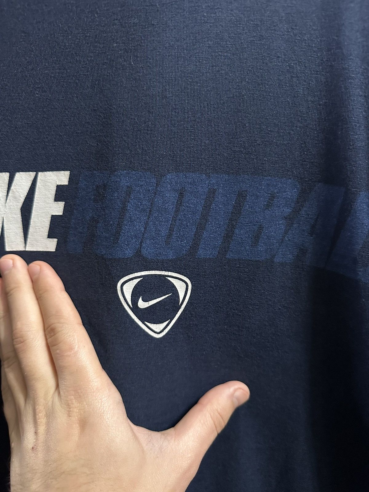 Nike Rare Vintage T-Shirt Nike Football Centr Logo Small swoosh Size US L / EU 52-54 / 3 - 3 Thumbnail