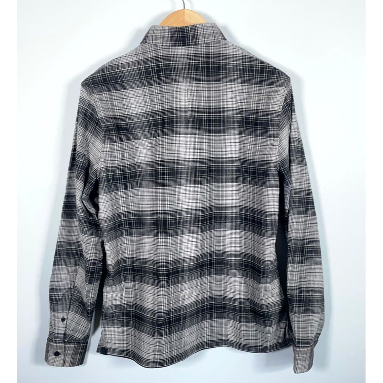 Lululemon Lululemon Shirt Mens Medium Gray Plaid Lightweight Flannel Zip Pocket Button-Up Casual Shirt (Regular) Size US M / EU 48-50 / 2 - 2 Thumbnail