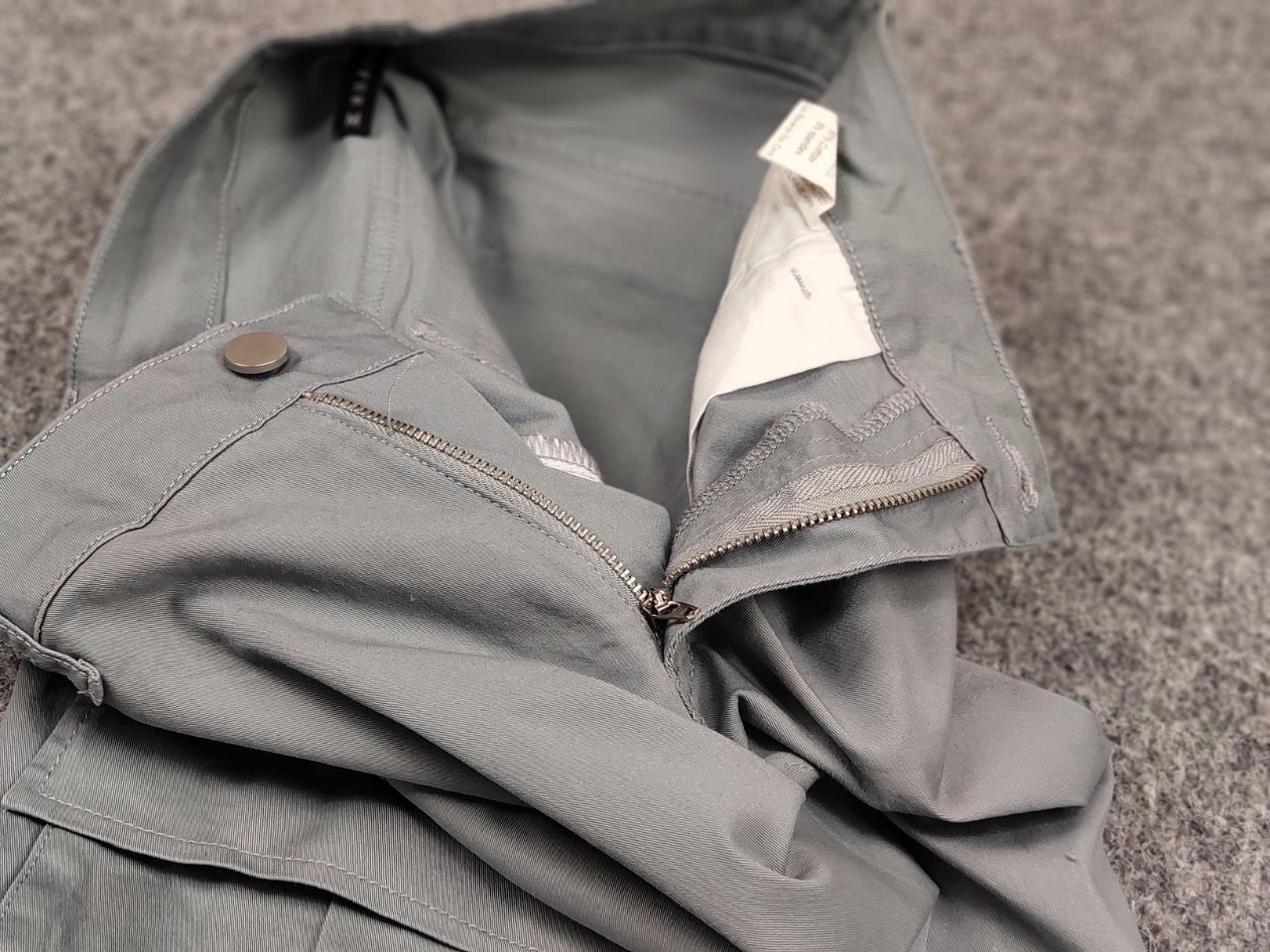 Japanese Brand Vintage Y2K Japanese Design Gray Cotton Cargo Baggy Pants Size US 32 / EU 48 - 14 Thumbnail