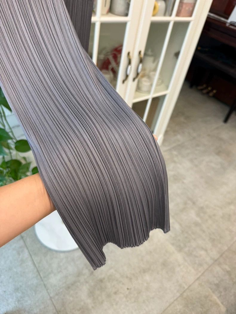 Issey Miyake Issey Miyake size:1 Dark grey pleated trousers Size 31" - 2 Thumbnail