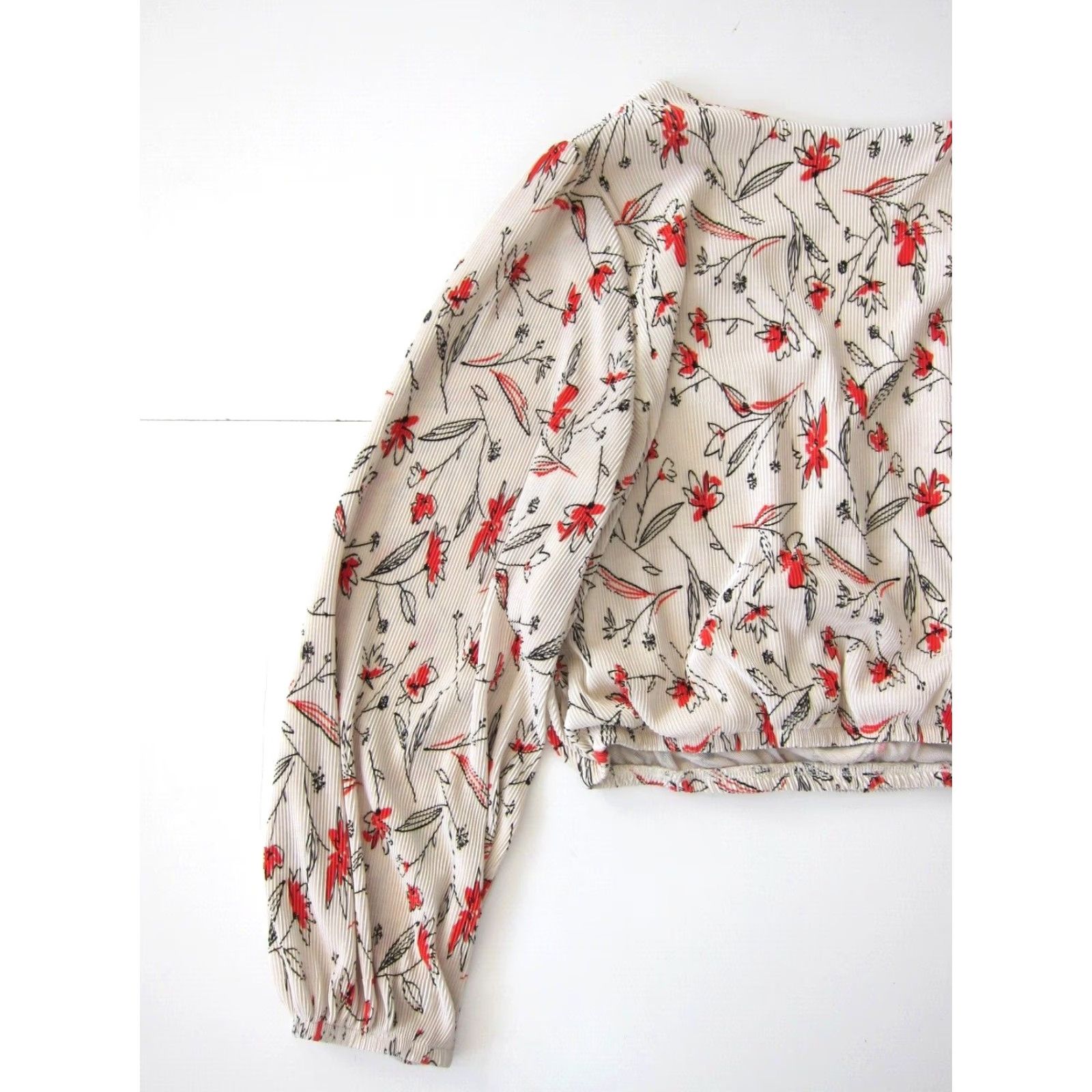 ASTR The Label VINTAGE ASTR The Label Ivory Black Red Floral Long Sleeve V-Neck Peasant Blouse Large Size L / US 10 / IT 46 - 5 Thumbnail