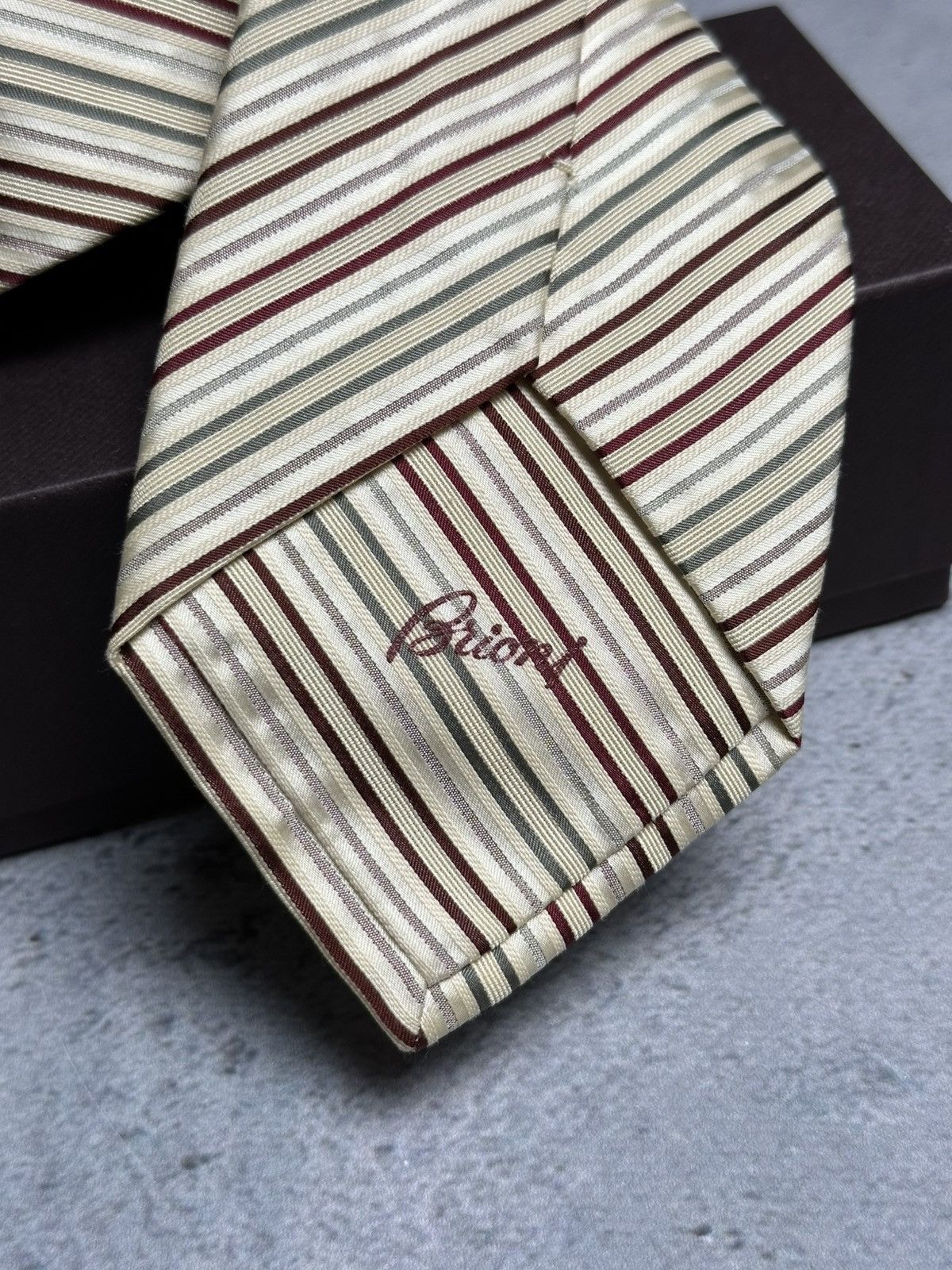 Brioni Stripped Brioni Stripe Tie Lux Brand Rare 00s Vintage Size ONE SIZE - 3 Thumbnail