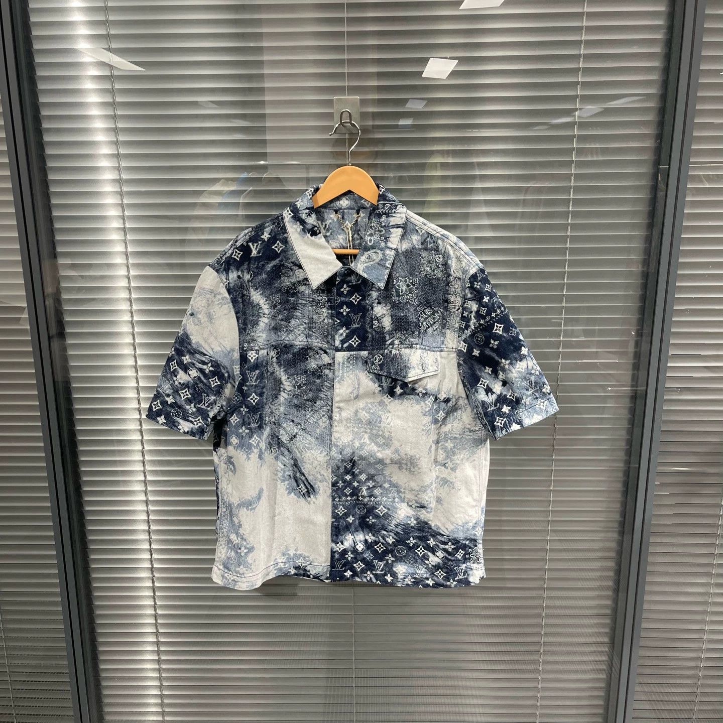 Louis Vuitton LV Paisley short-sleeve denim jacket L 99 new Size US L / EU 52-54 / 3 - 1 Thumbnail