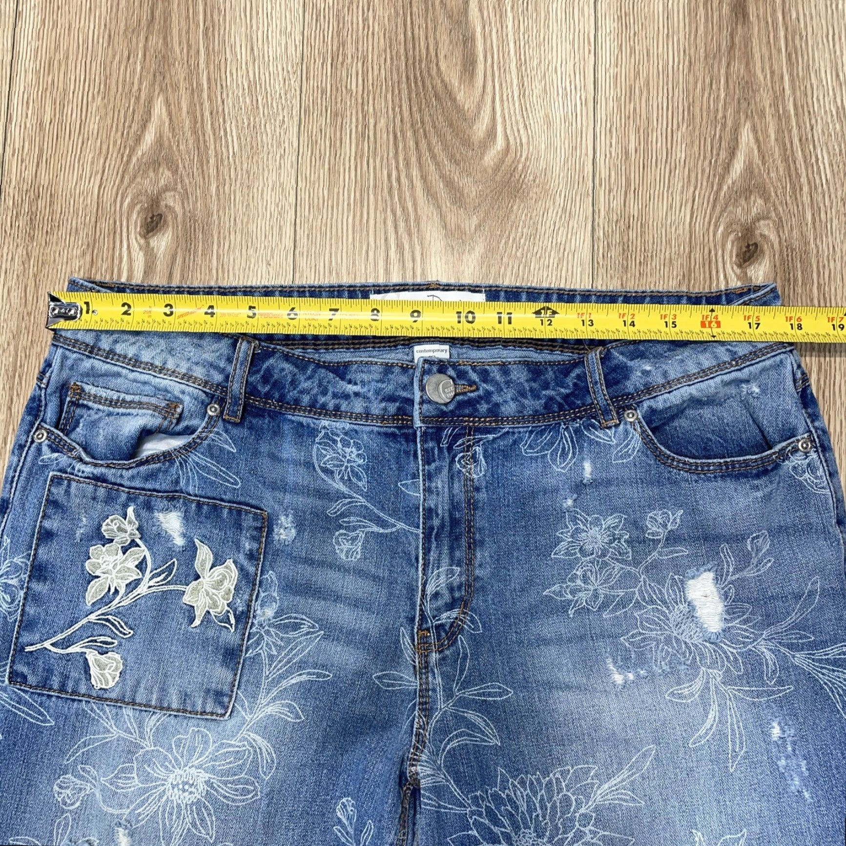 Denime VINTAGE Est. 1948 Denim Cropped Jeans Size 16 Women Blue Distressed Embroidered Size ONE SIZE - 4 Thumbnail