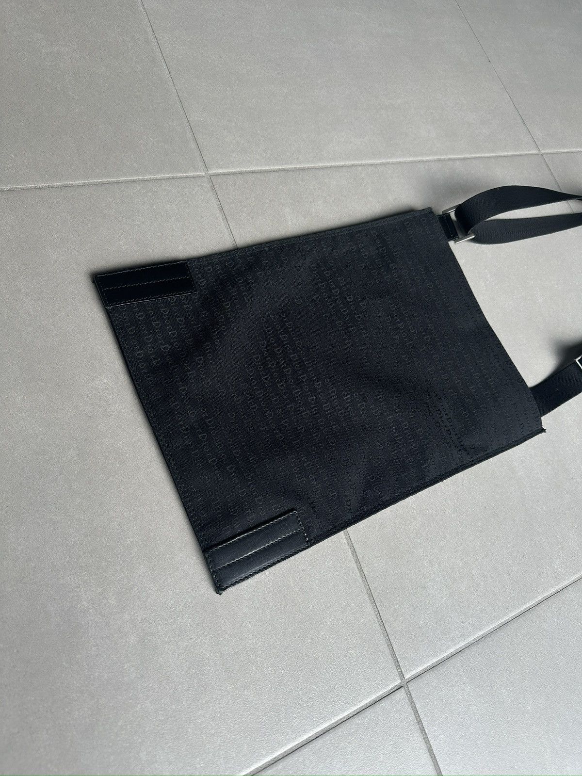 Dior × Hedi Slimane Dior Homme AW04 “Victim of the crime” monogram shoulder bag Size ONE SIZE - 2 Thumbnail