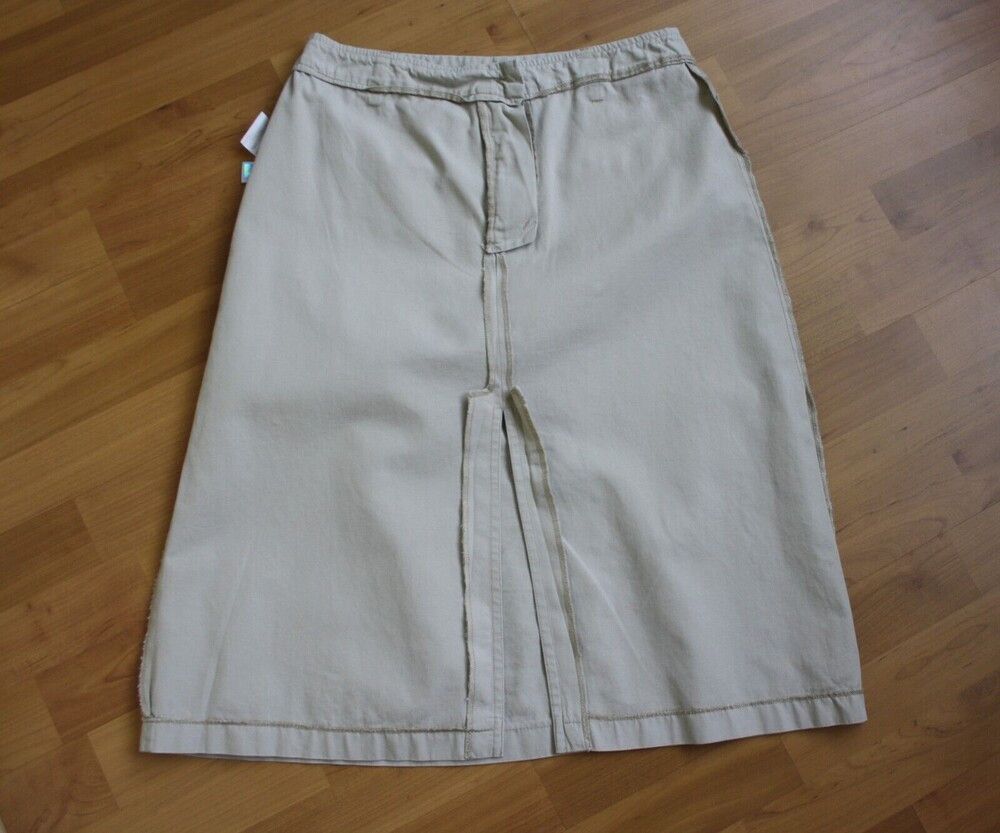Dolce & Gabbana Skirt Dolce & Gabanna Vintage Made in Italy size 42 Size 28" / US 6 / IT 42 - 8 Thumbnail