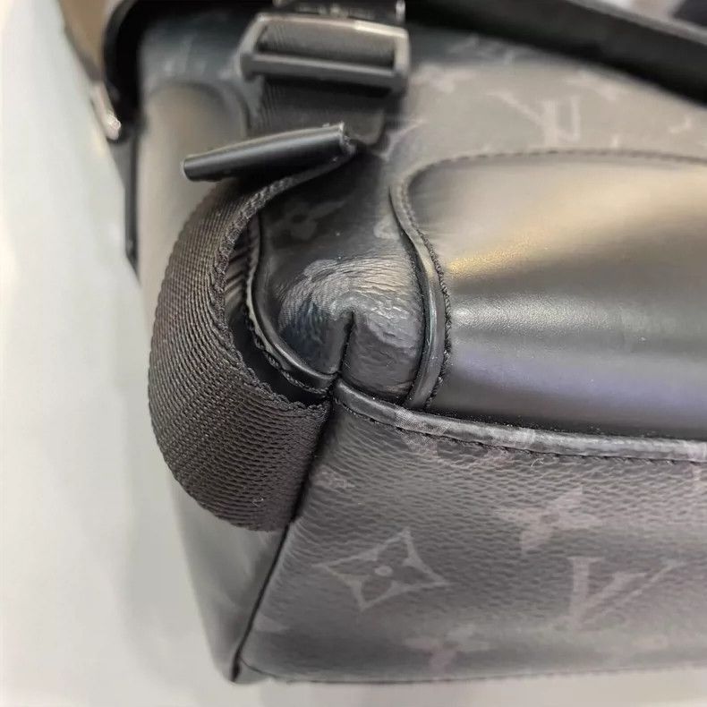 Louis Vuitton Louis Vuitton Small Black Messenger Bag -2505 Size ONE SIZE - 7 Thumbnail
