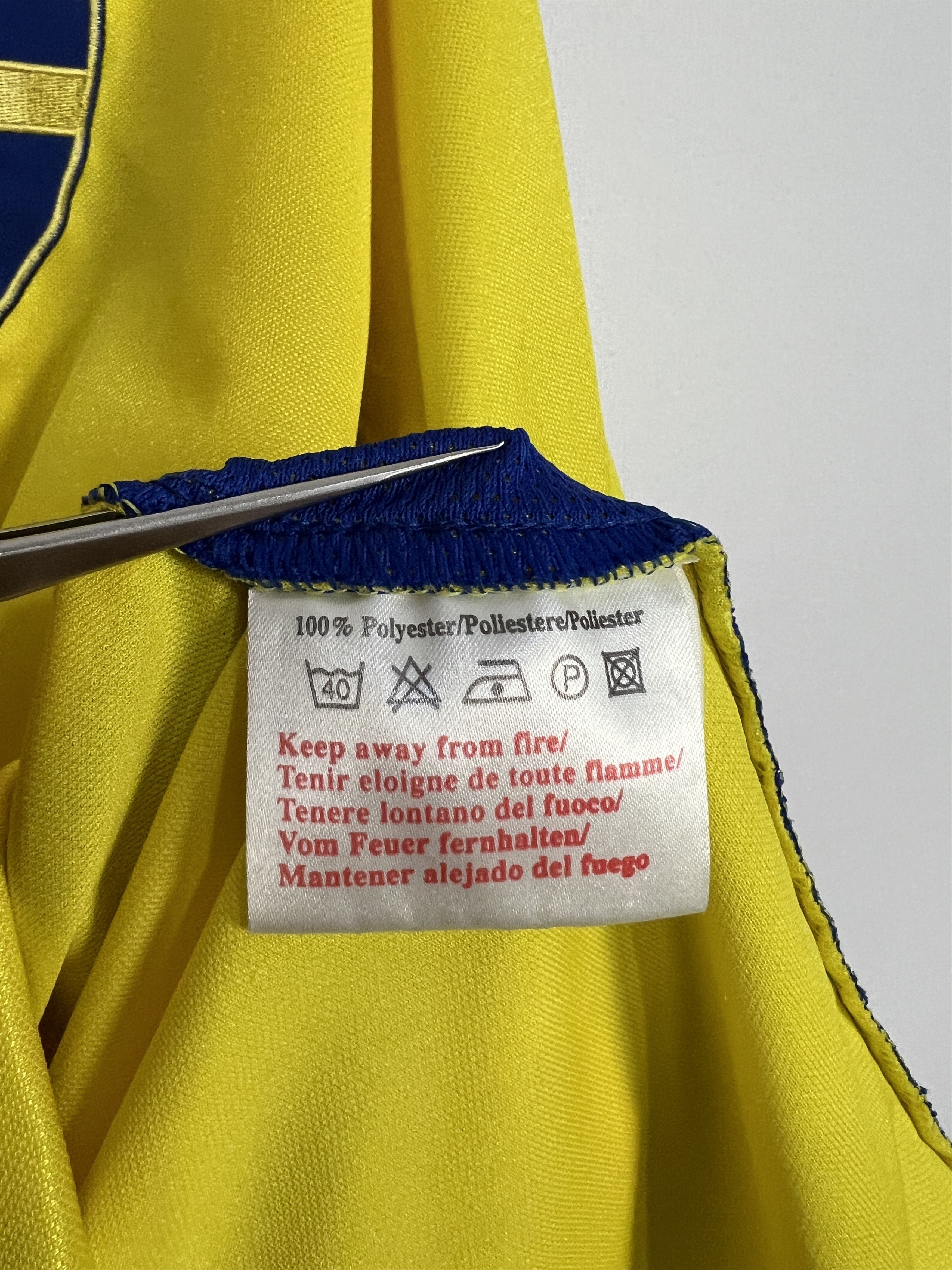 Umbro Sweden Home football shirt Soccer Jersey Trikot National Size US L / EU 52-54 / 3 - 6 Thumbnail