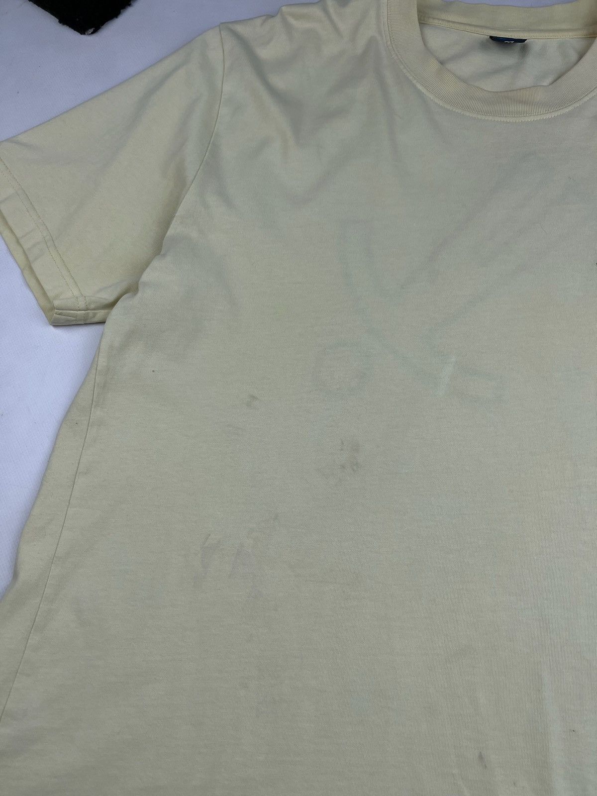 Vintage Unknown Brand T-Shirt Vintage Y2K USA twolegs designer Size US M / EU 48-50 / 2 - 7 Thumbnail