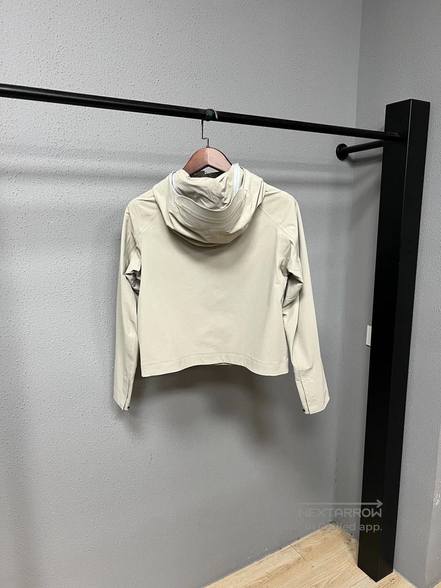 Arc'teryx arcteryx long sleeve shell jacket in beige. Size US S / EU 44-46 / 1 - 2 Thumbnail